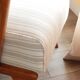 Fauteuil scandinave tissu rayé beige blanc