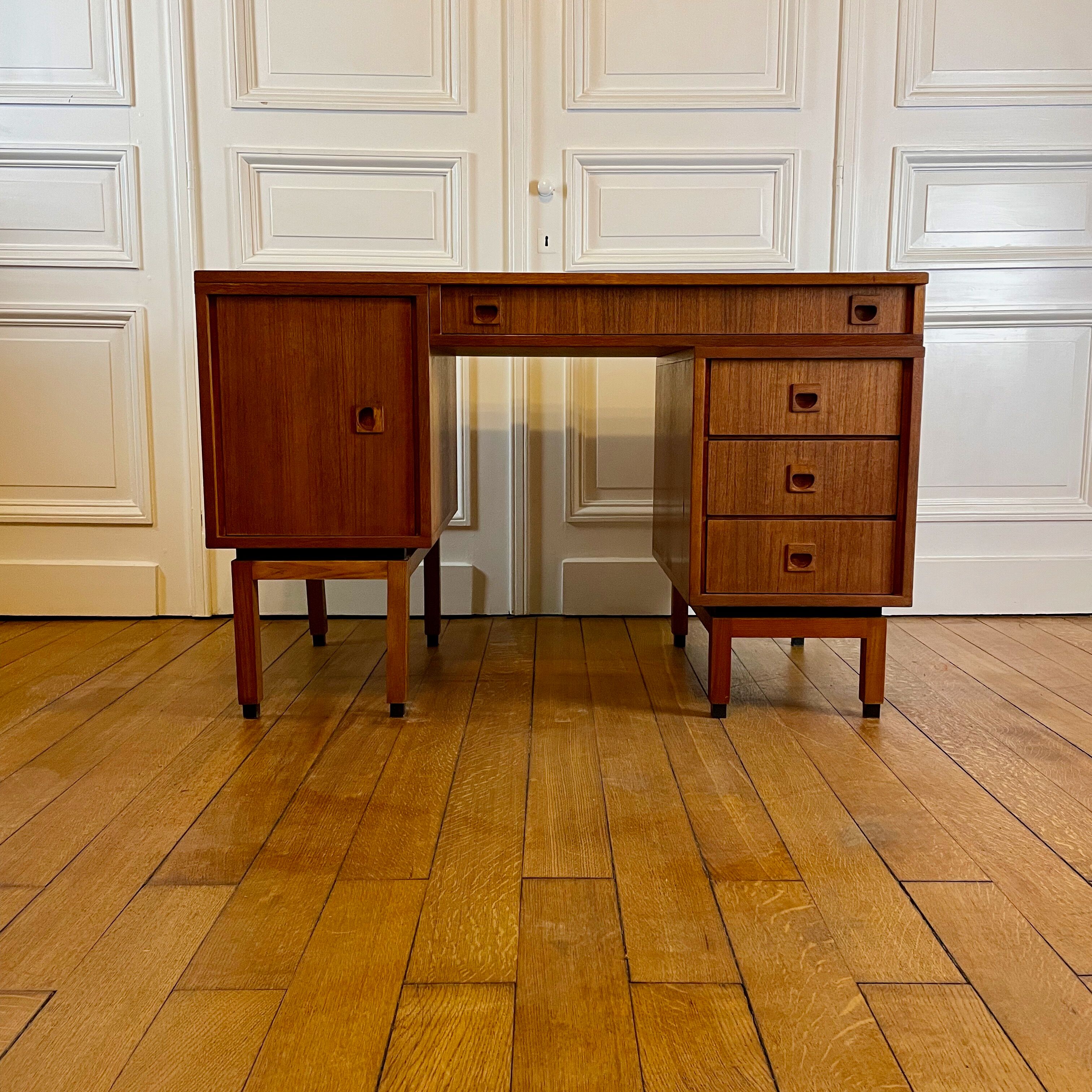 Modernist Office MDK