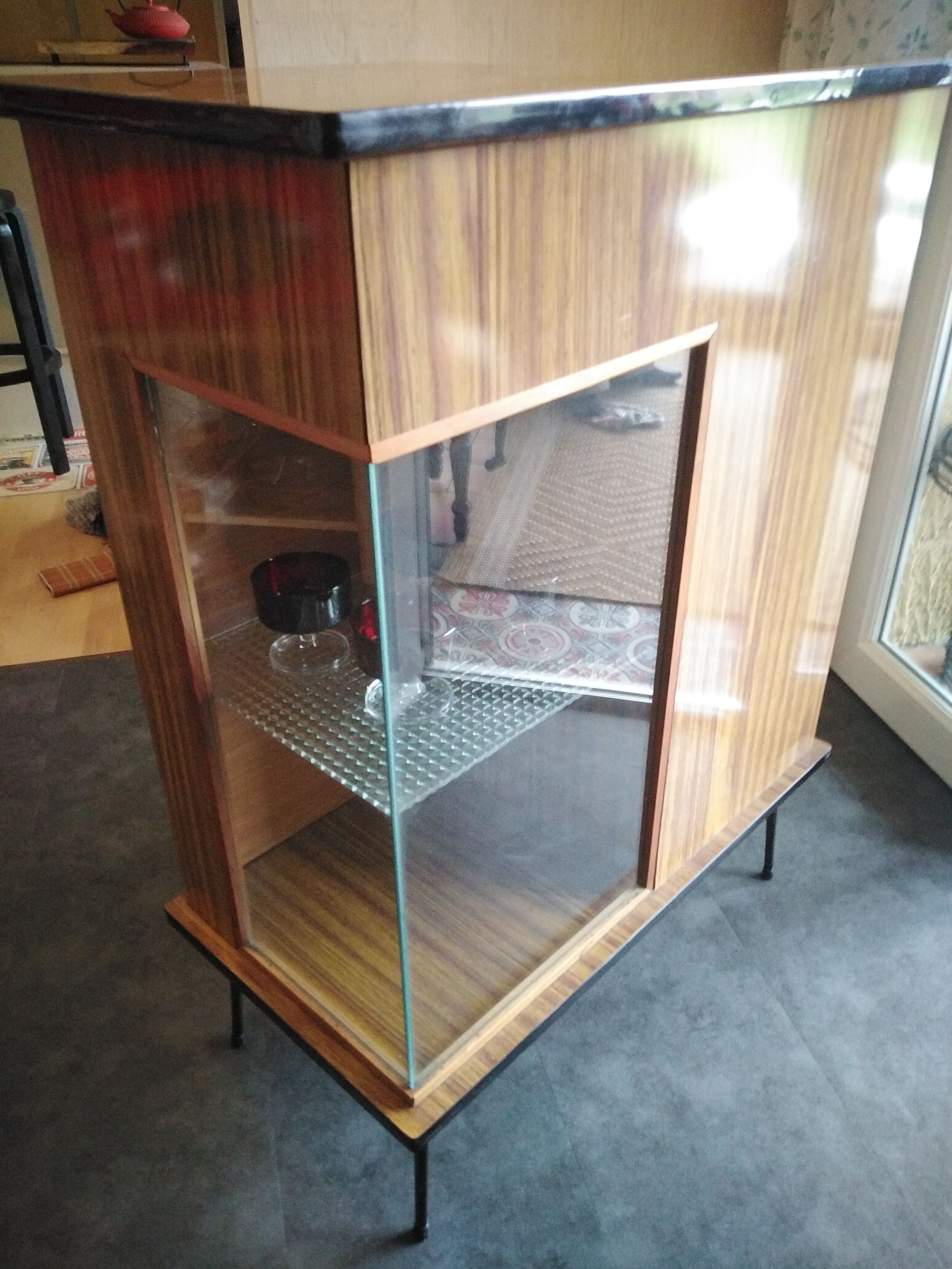 Window counter bar