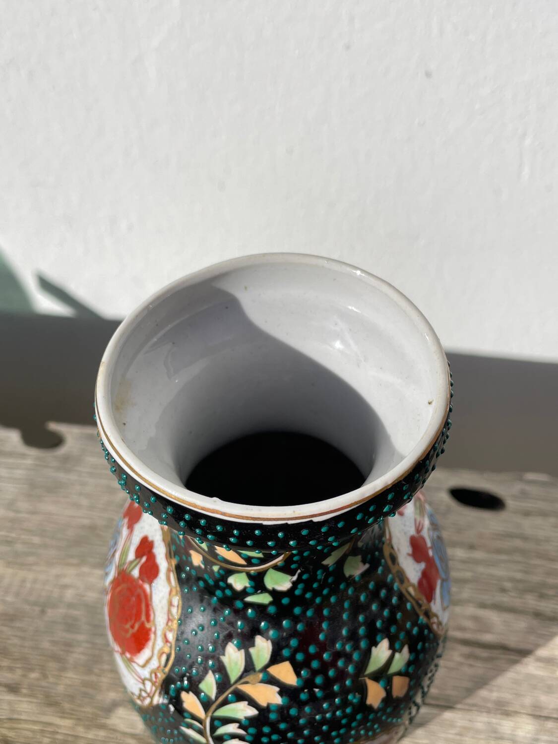 Asian vase in black ceramic with floral decoration