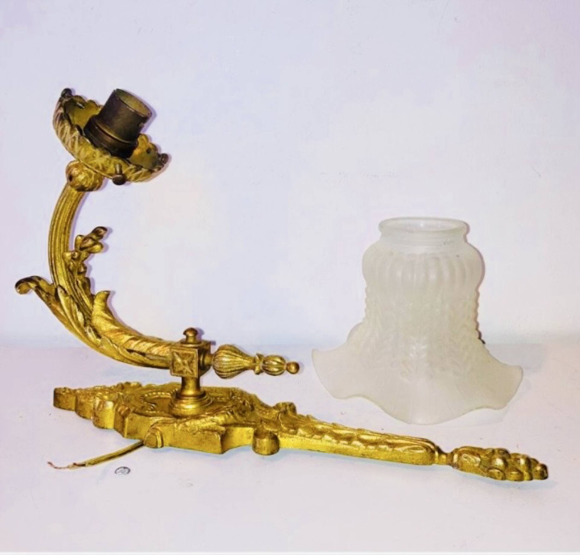 St Louis XVI wall light in solid gilded bronze + fluted glass tulip