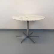 Vintage round dining table in white marble and chrome metal from the 1970s.