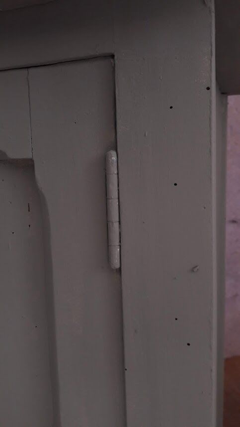 Green Parisian buffet