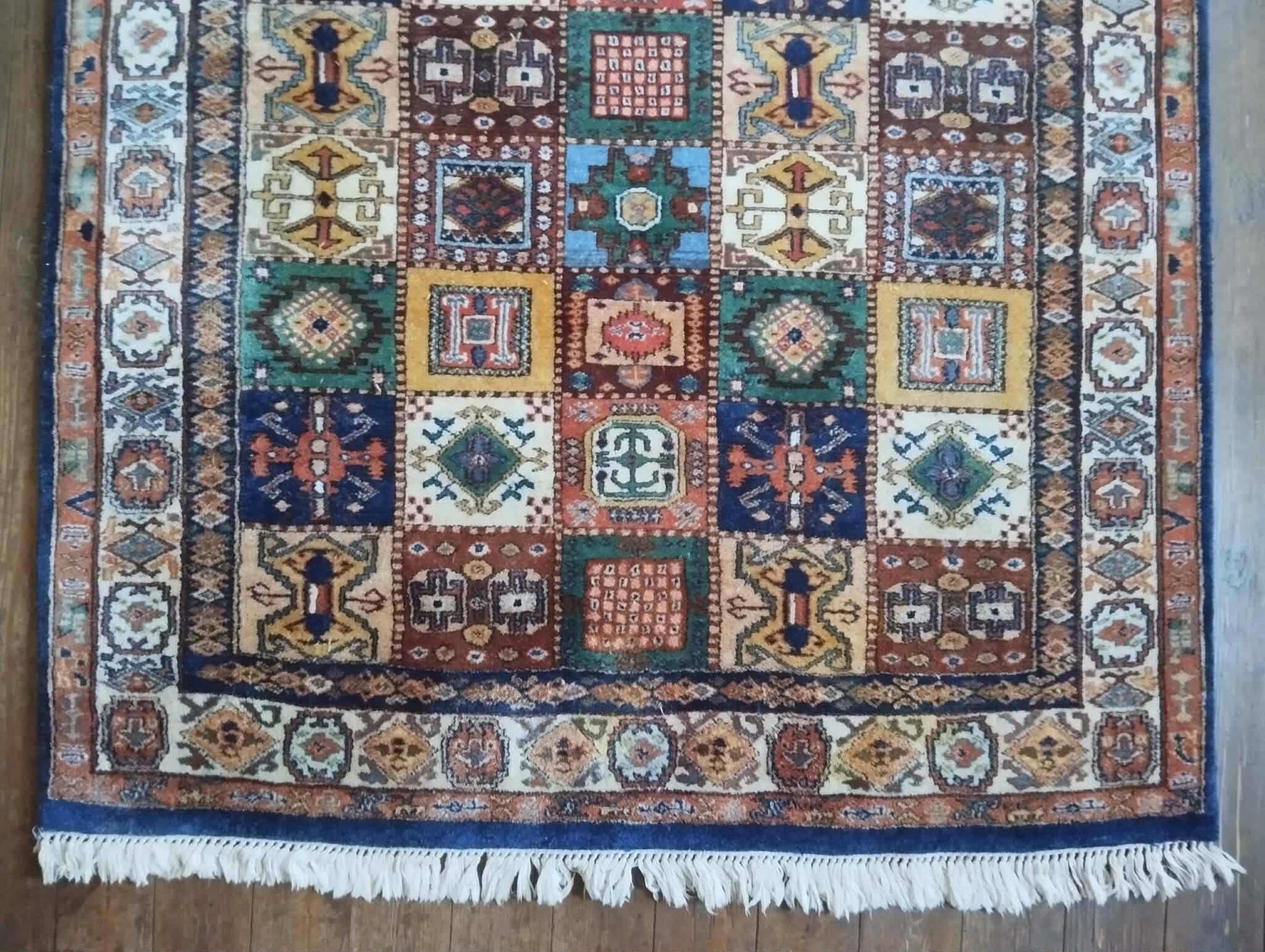 Handmade Indian rug 215x136cm