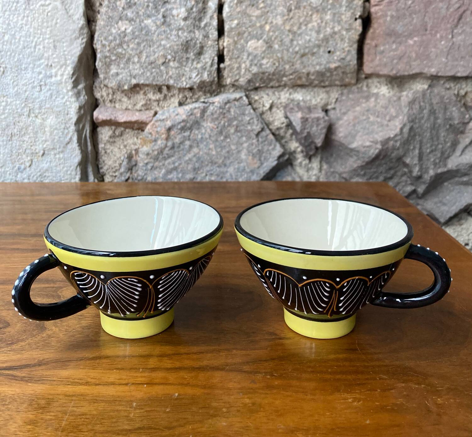 Paire de tasses Henriot Quimper