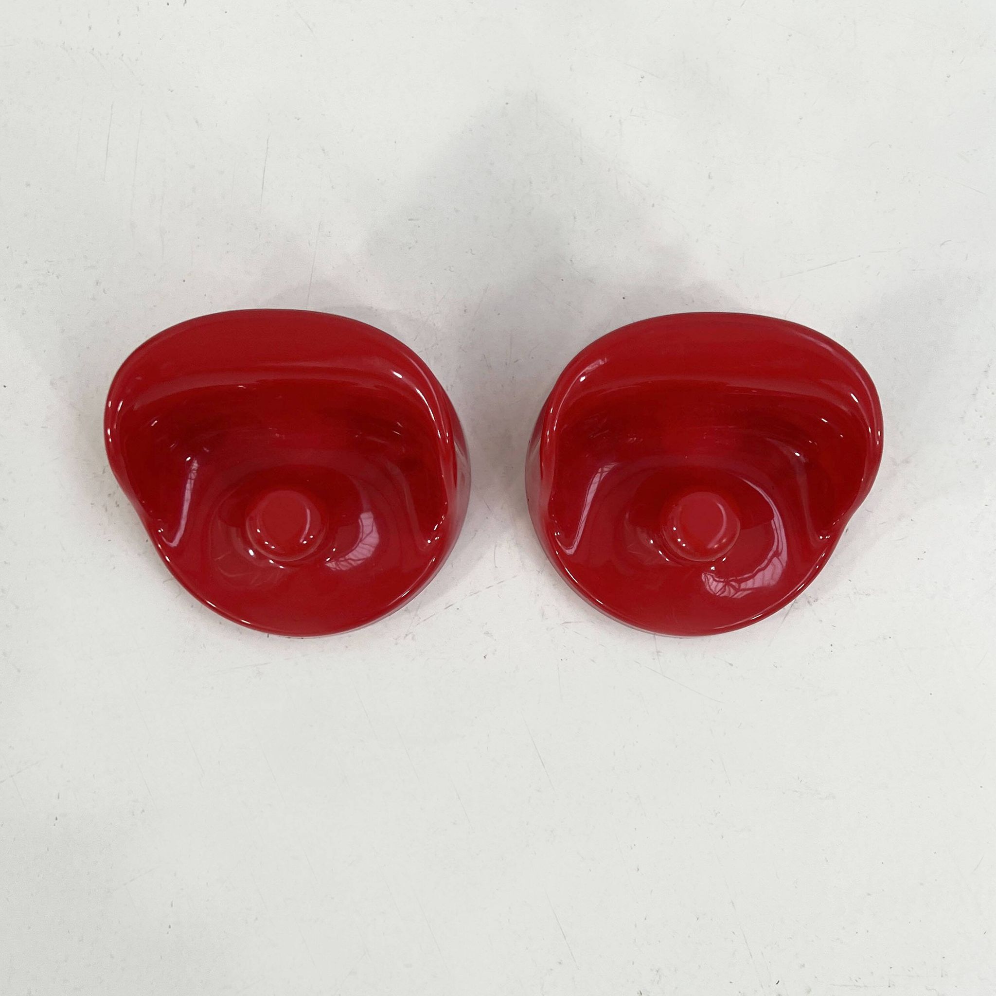 Set of 2 red "gancio 4702" coat hooks by olaf von bohr for kartell, 1970.