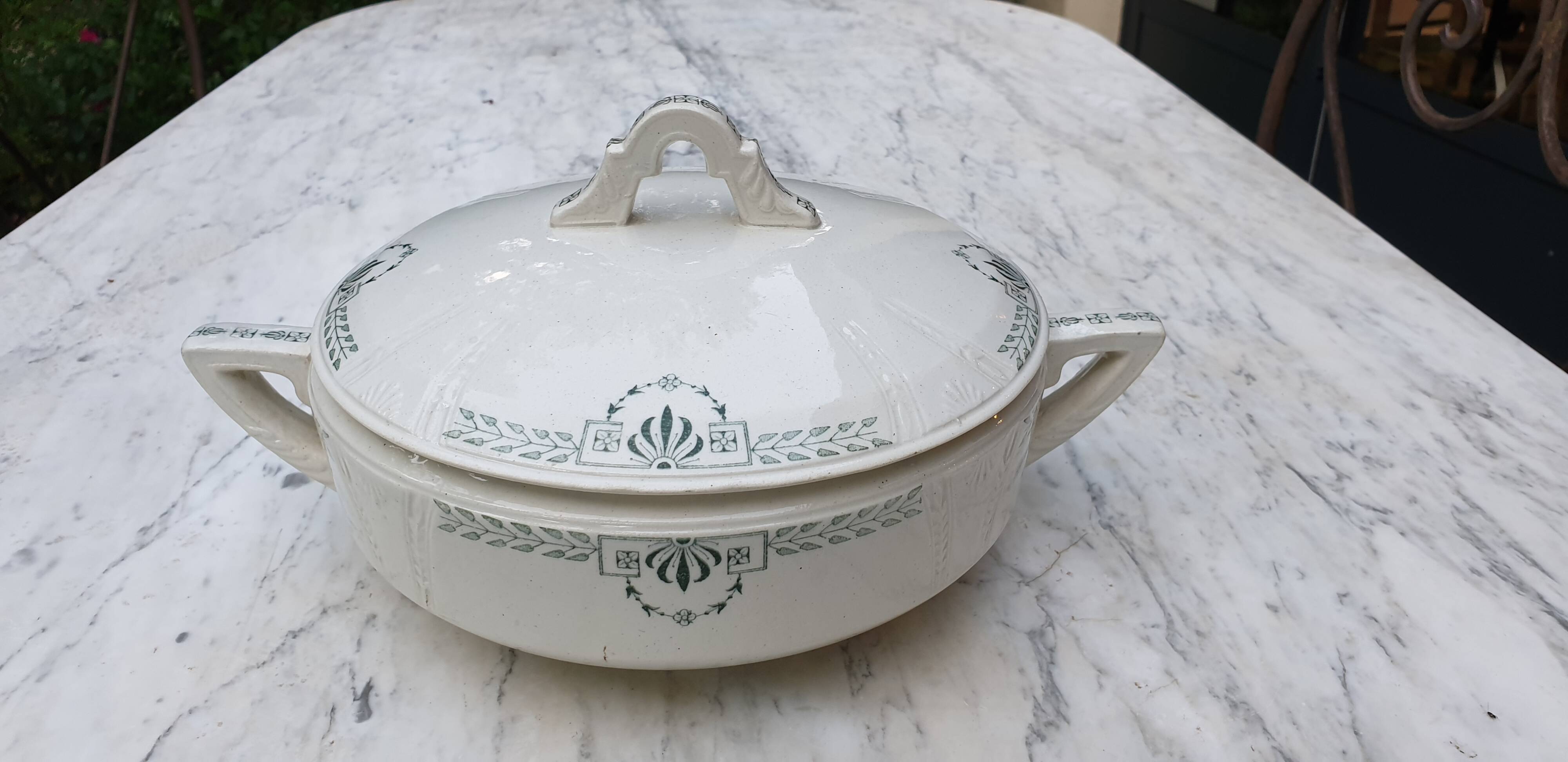 Terre de Fer Gien soup tureen, Clara model