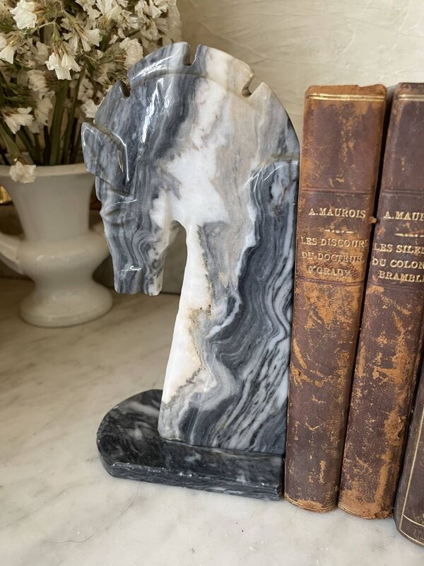 Paire de serre livre tête de cheval en marbre vintage