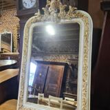 Miroir patiné beige et doré avec un ange