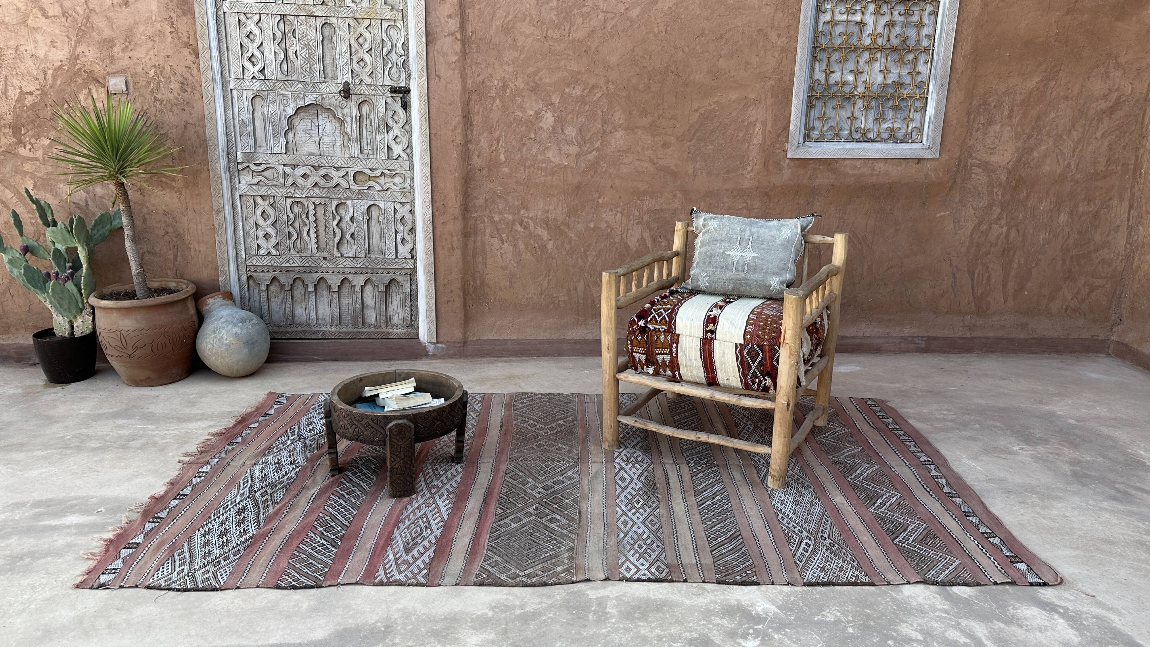 Moroccan pink carpet - 150 x 275 cm