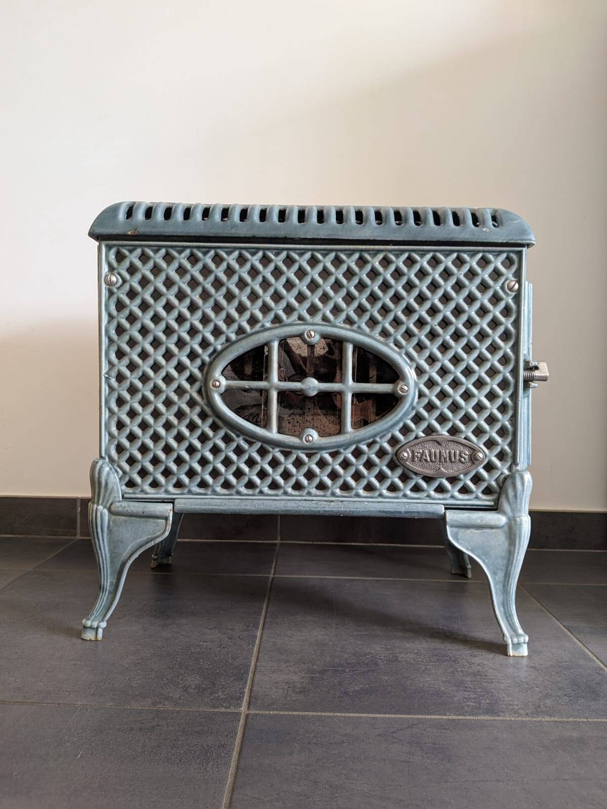 Antique enamelled cast iron stove "Faunus" – renovated