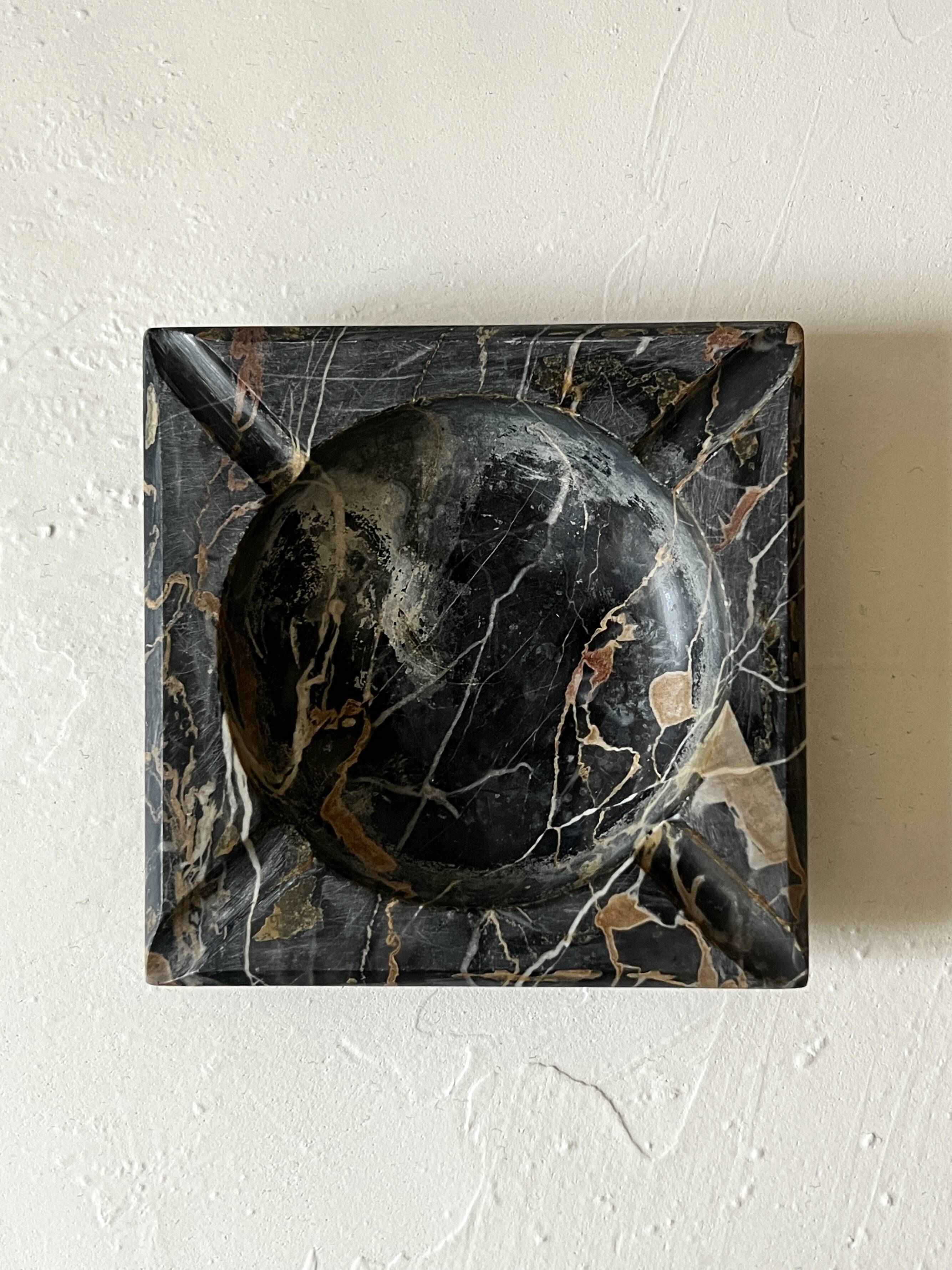Square ashtray in veined black Italian marble.