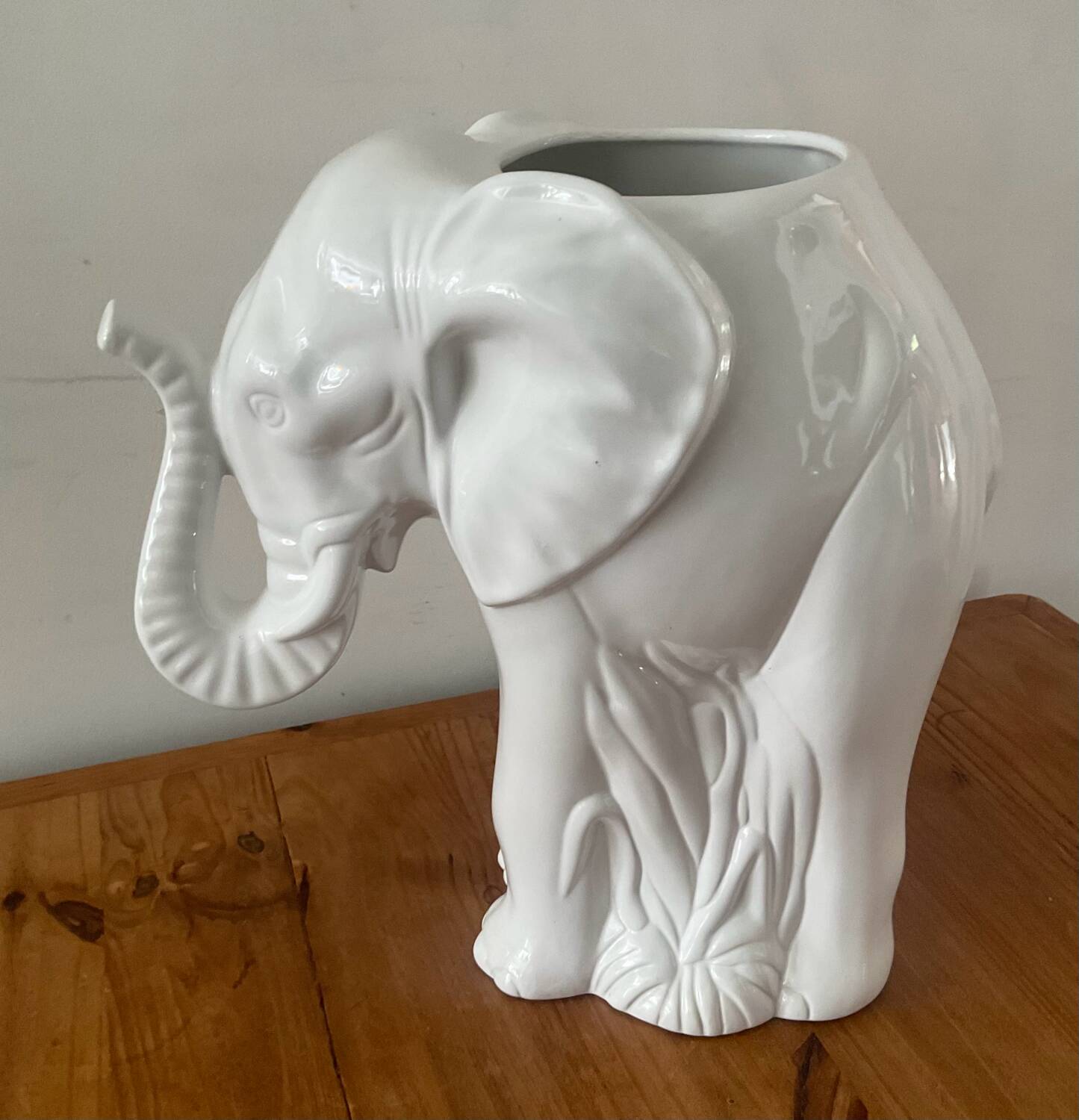 Vintage elephant umbrella stand in glazed ceramic