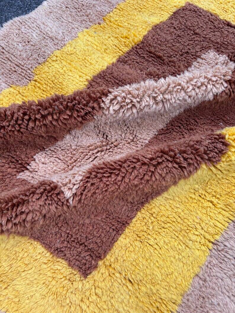Traditional handmade Moroccan wool rug 250cmx150cm