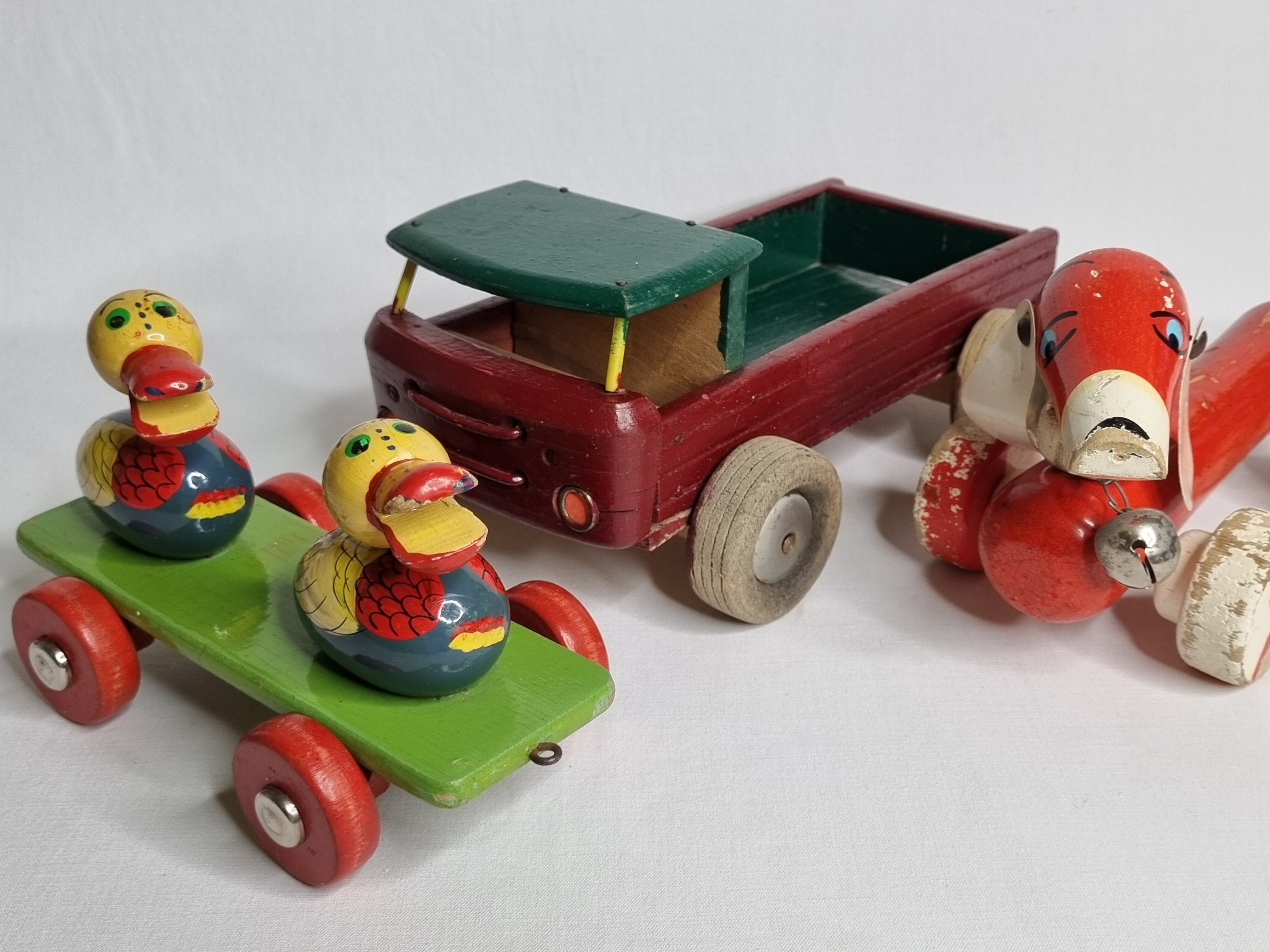 Set of three vintage pulling toys, 50s-60s