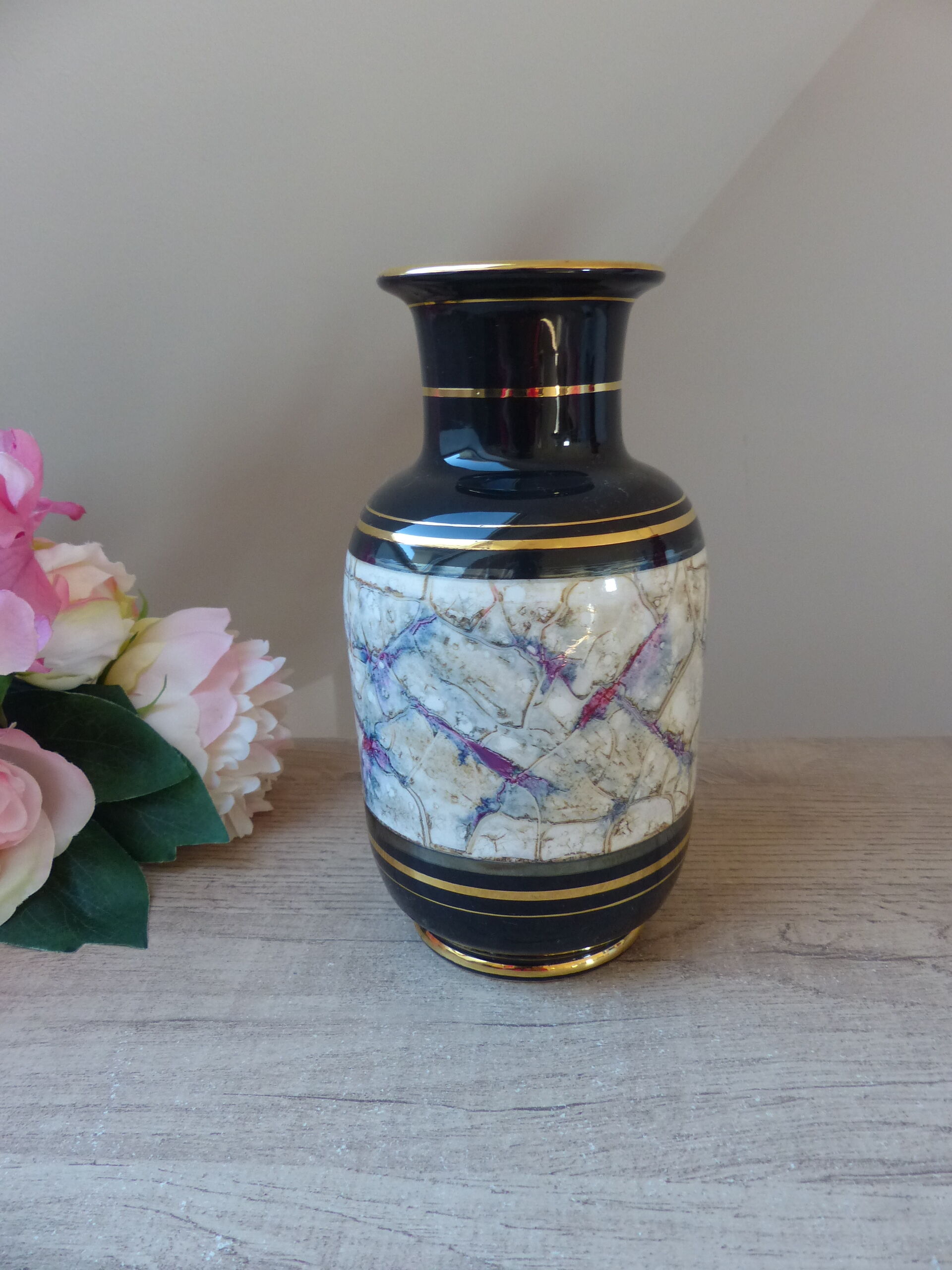 Black and gold vintage vase, ribbed decorated vase, black marble ceramic vase, oriental vase