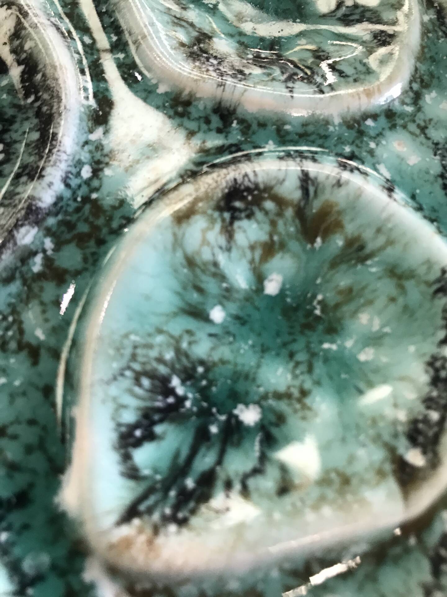 Set of 12 plates and an oyster dish or other in majolica.
