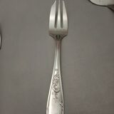 Silver metal dessert fork box with Rocaille-shell pie shovel