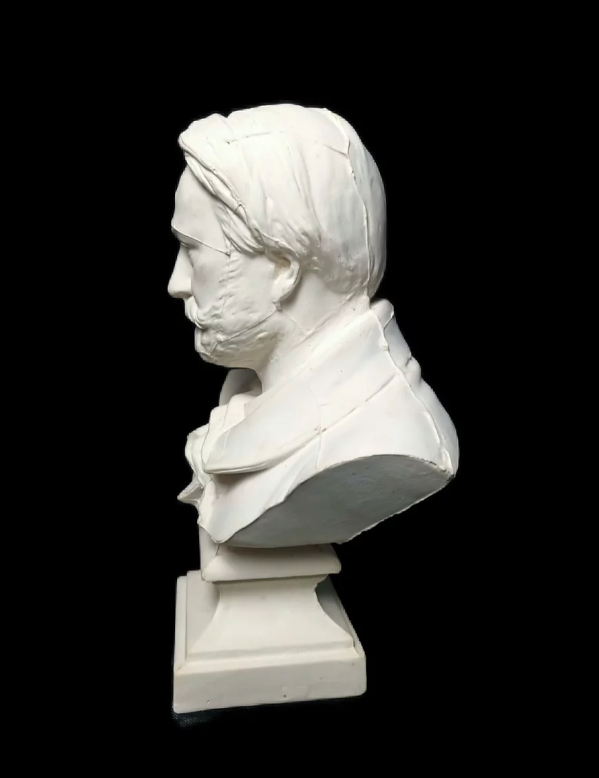 Victor Hugo| bust on piedouche