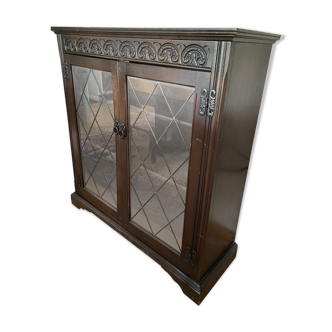 Furniture Showcase / Library with shelves