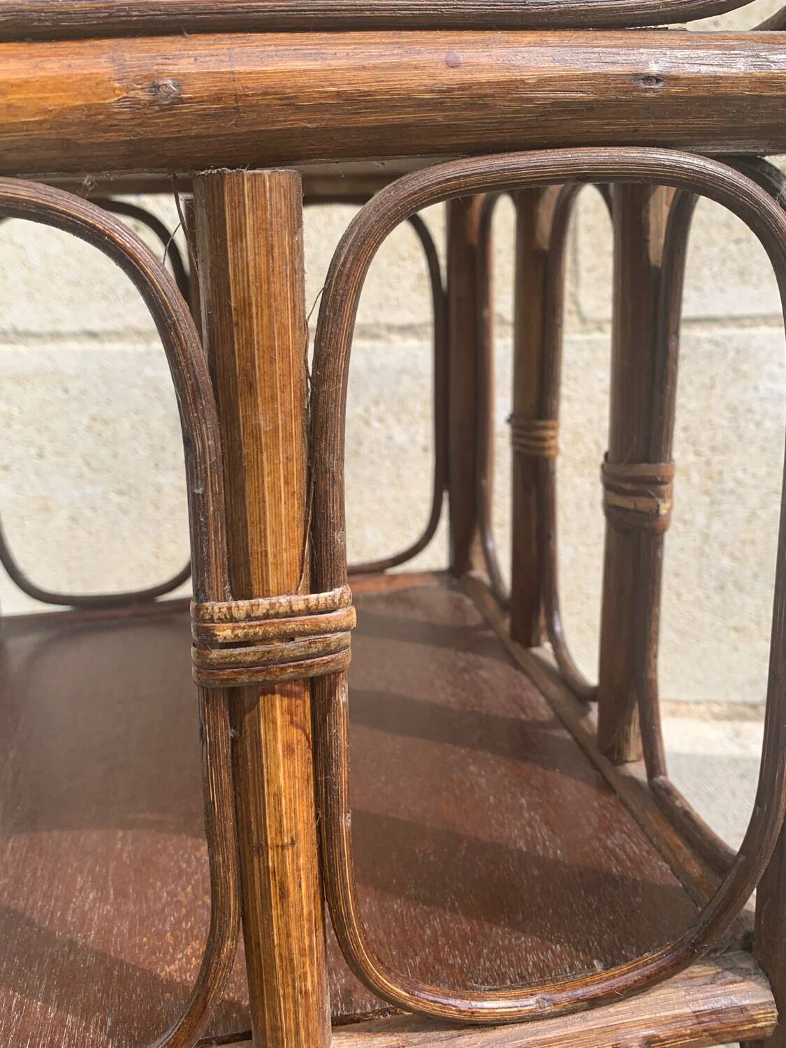 Petite étagère vintage en bois et rotin