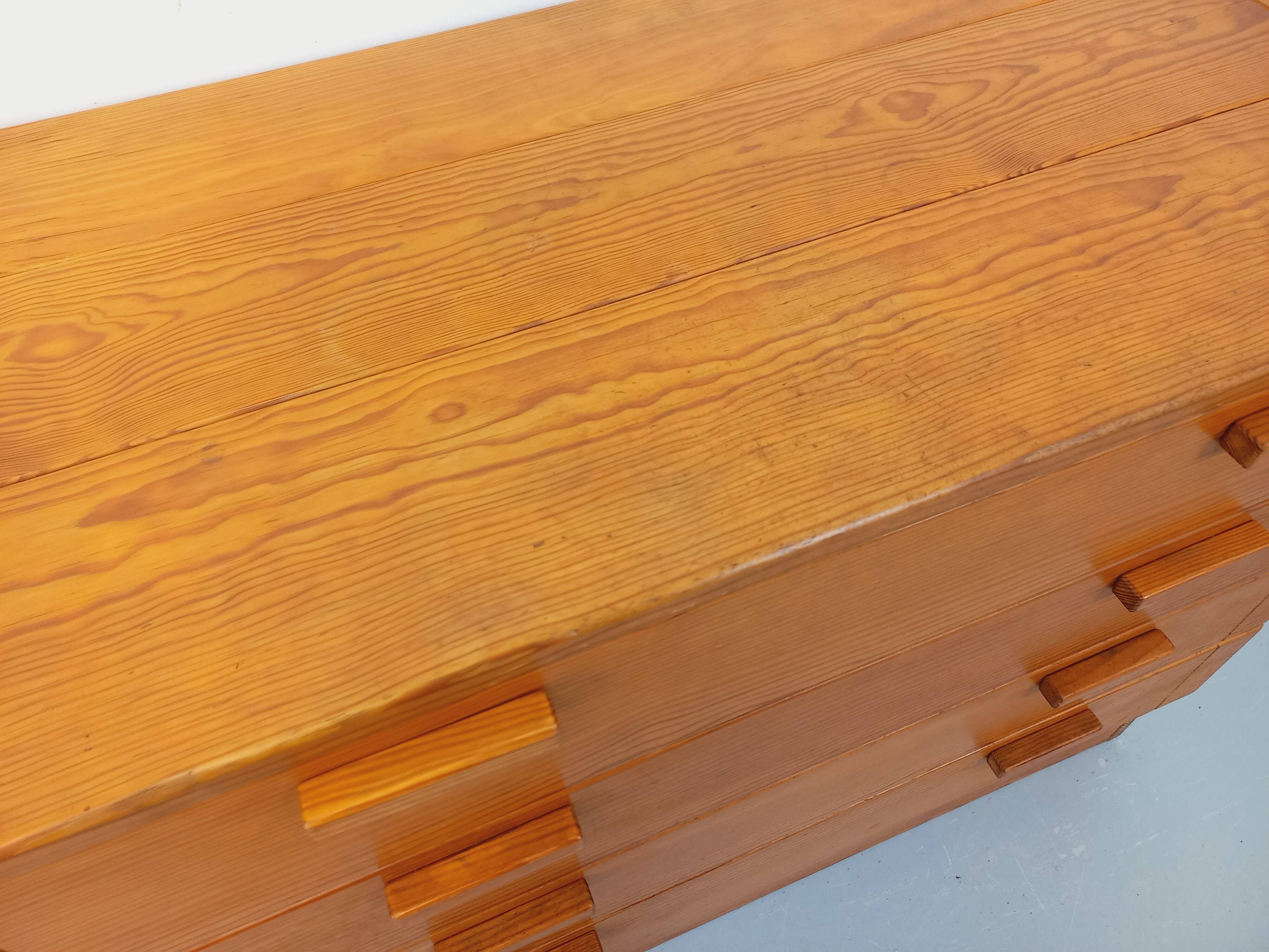 Vintage pine chest of drawers from the 1970s.
