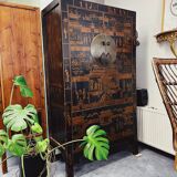 Antique Chinese cabinet with inlay work