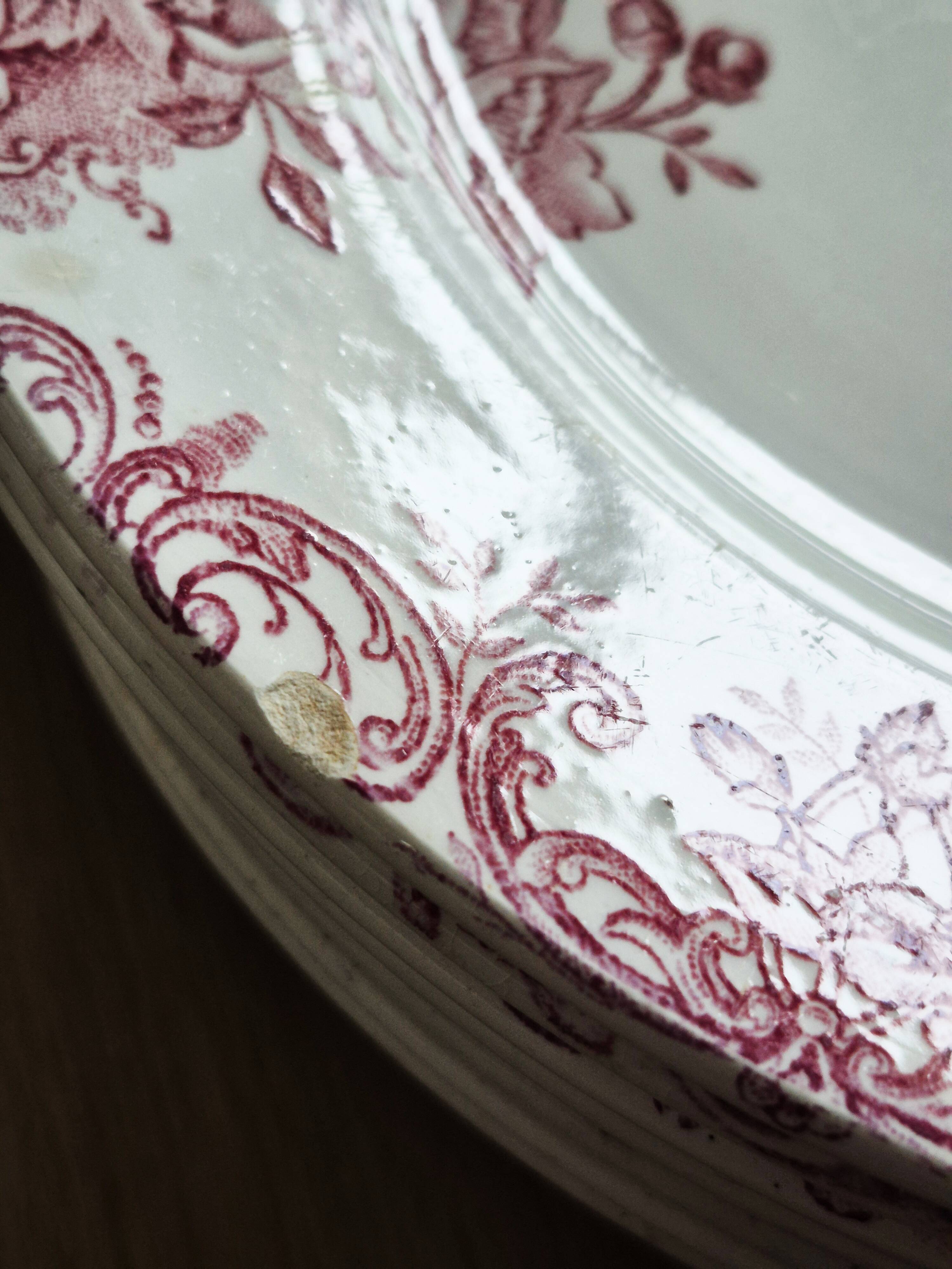 Flat plates made of ironstone LG (Léon Grave 1890/1913), Bouto model.