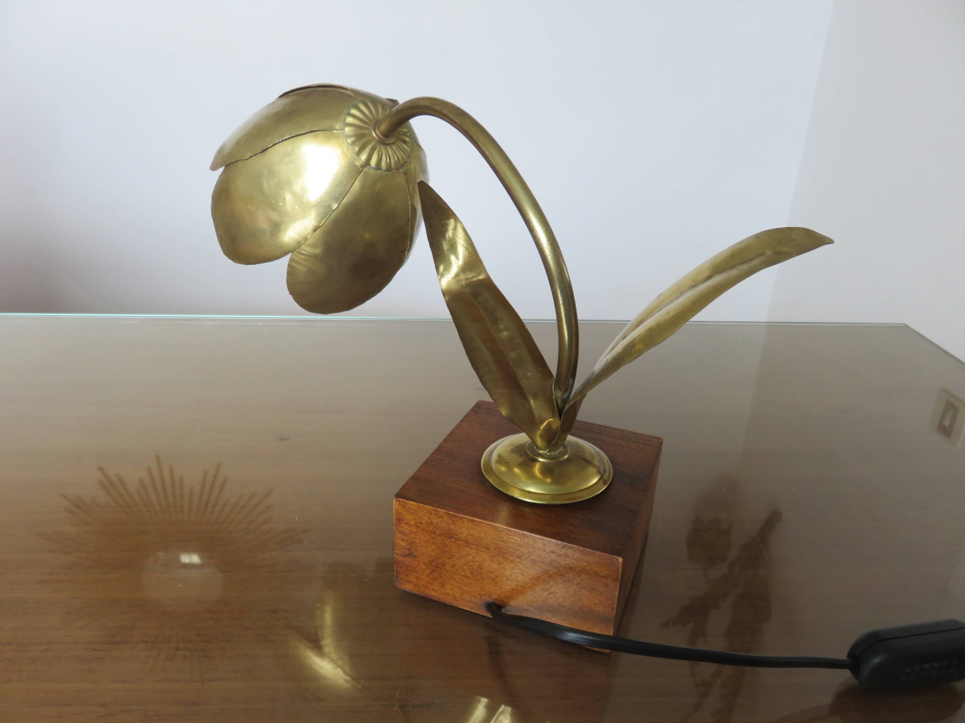 "Flower" lamp in gilded brass and wooden base 1970
