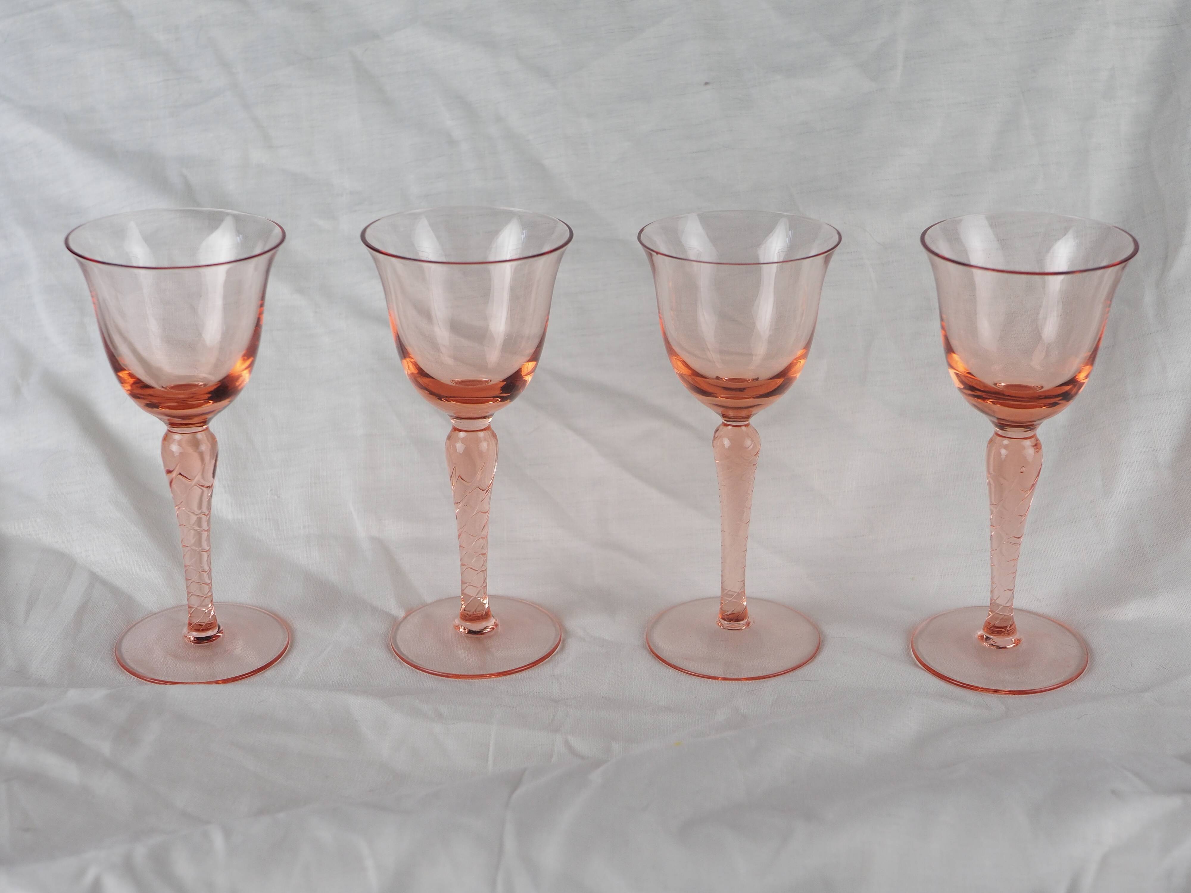 Set of 4 pink rosé glasses with twisted foot - 70s / 80s