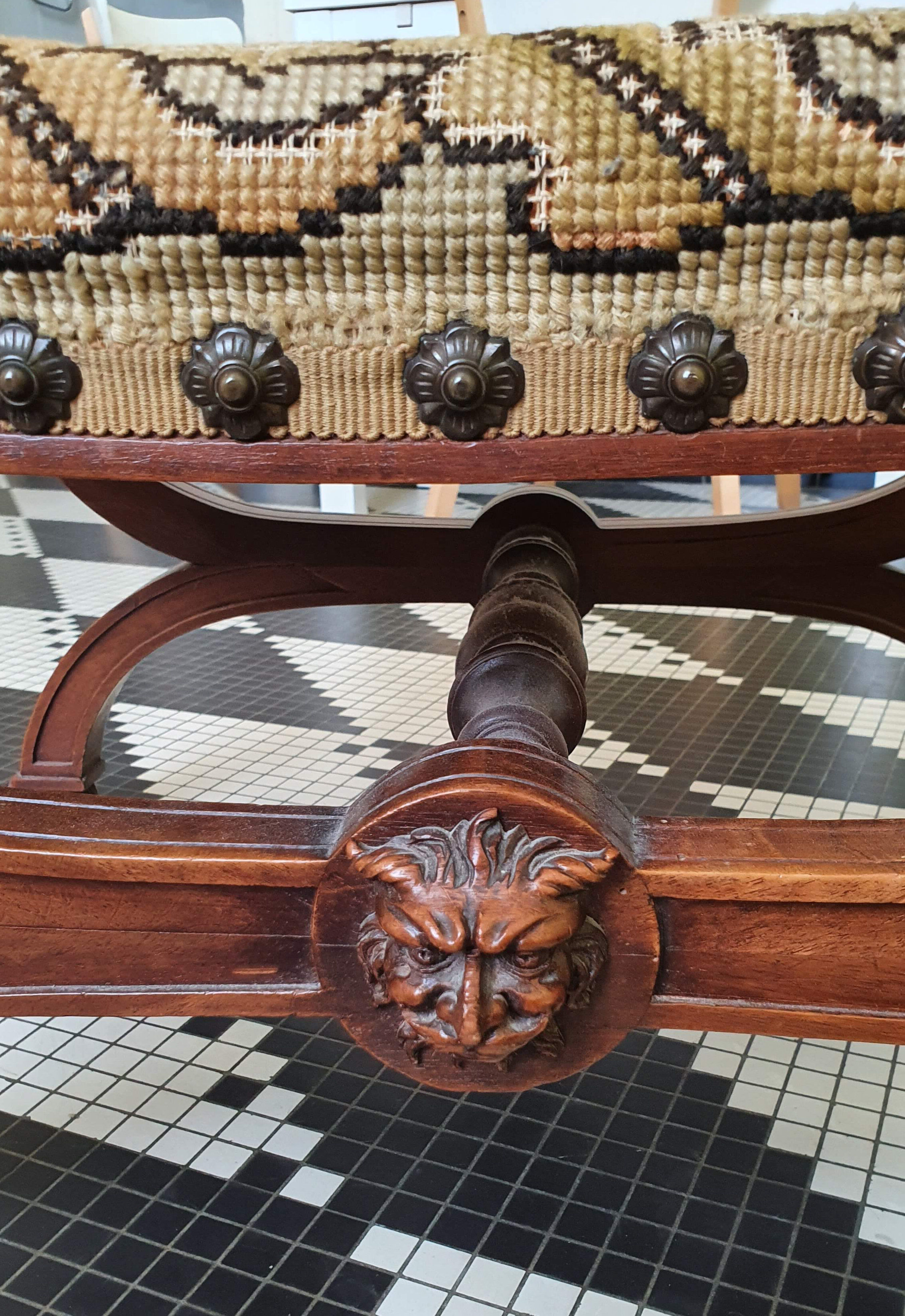Feet rest curule