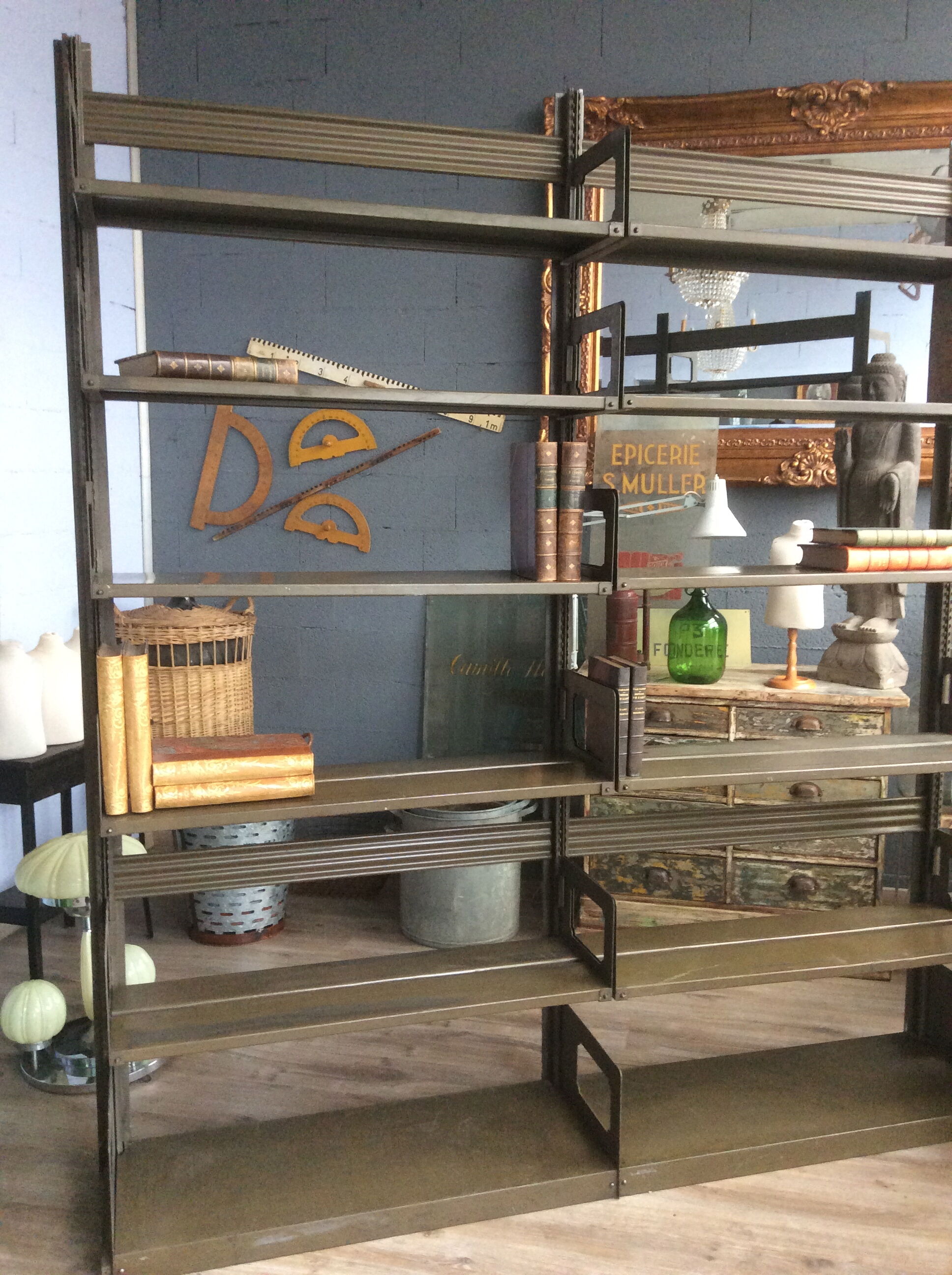 Former Strafor double shelf 30s