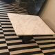 Table basse marbre blanc et pieds acier