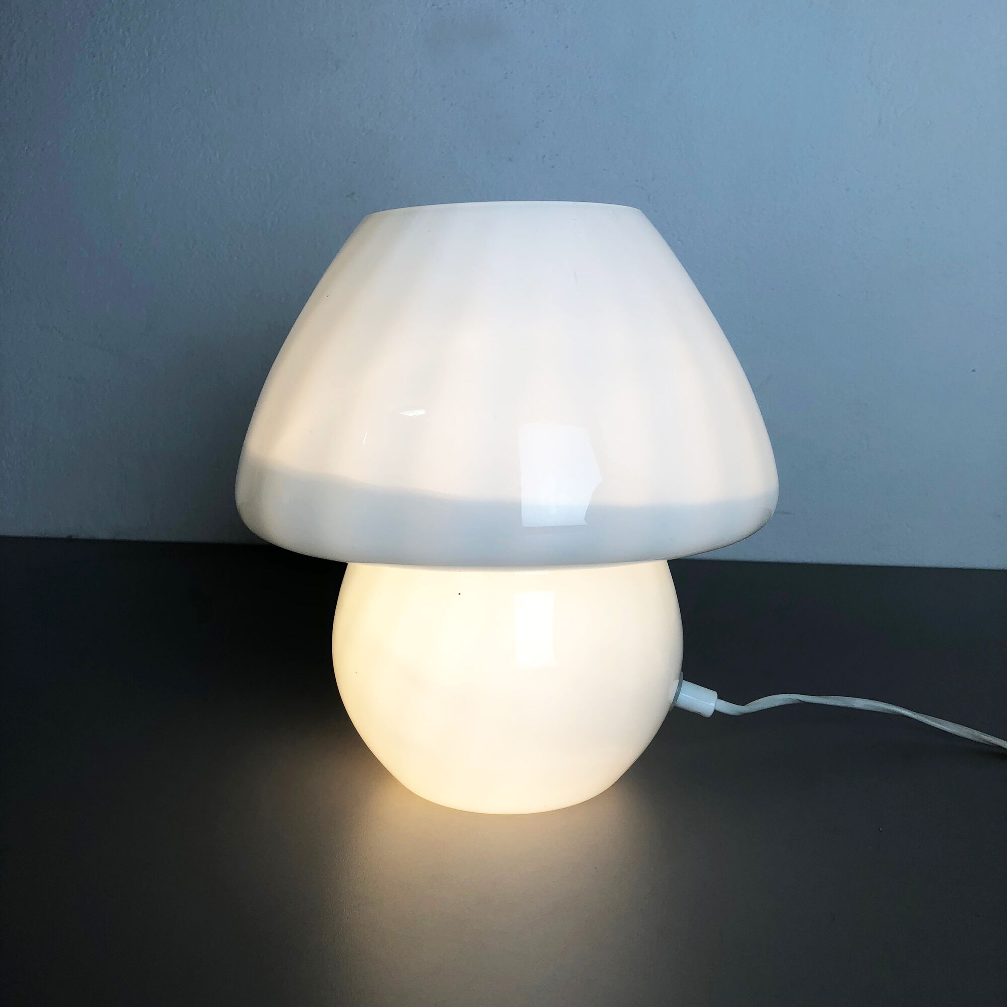 "Mushroom" Murano glass table desktop light made  by Vetri Murano, Italy, 1970s