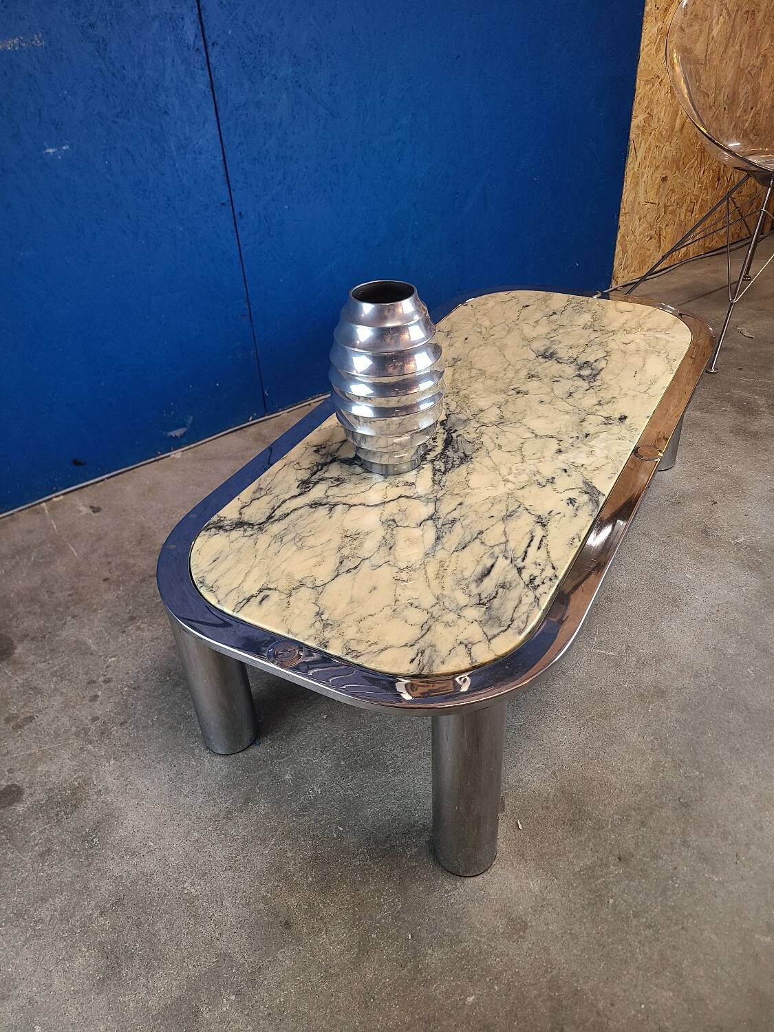 Italian design coffee table from the 70s, marble and chrome