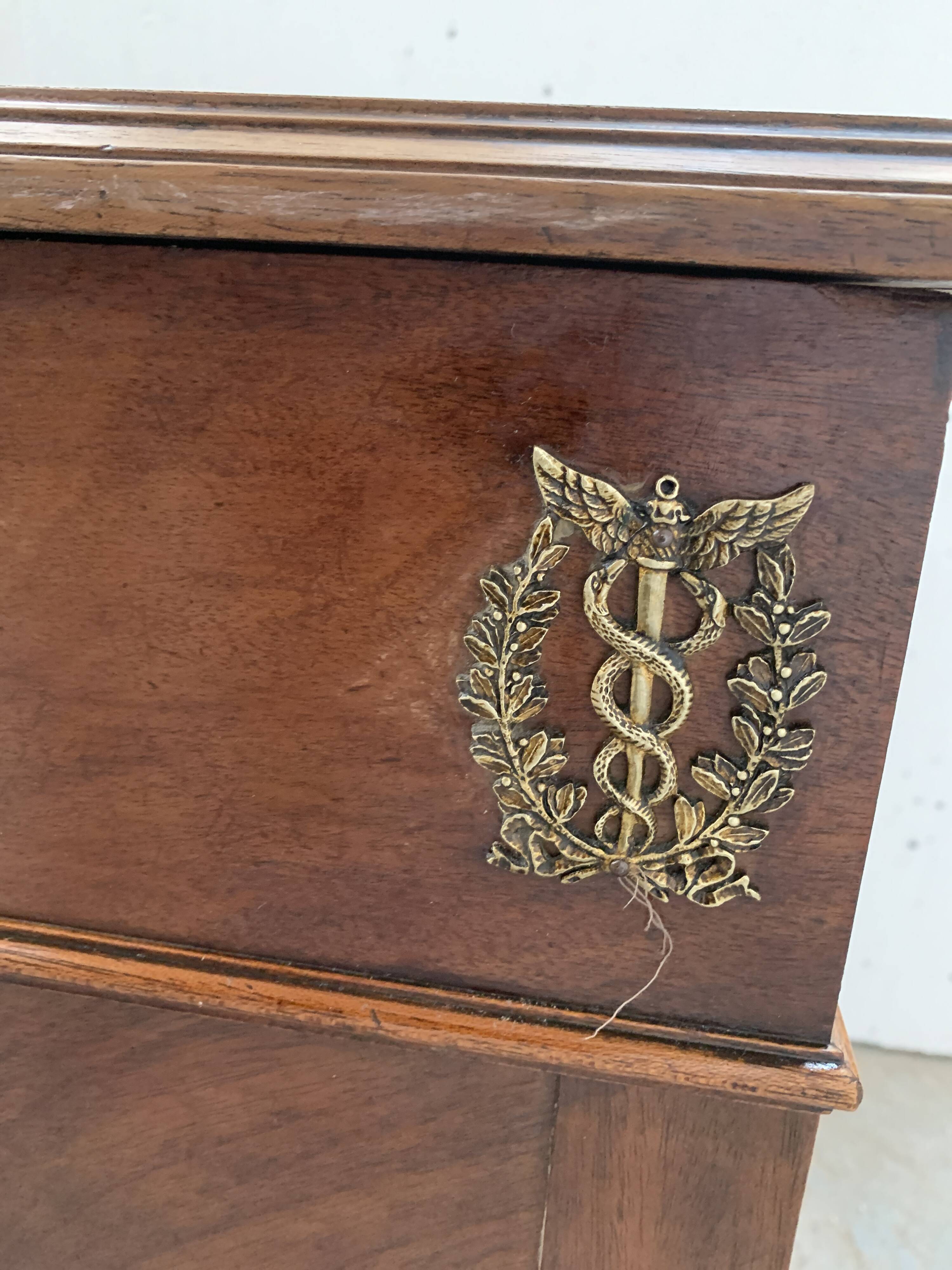 Bureau a caissons de style Empire en acajou et placage XX siècle