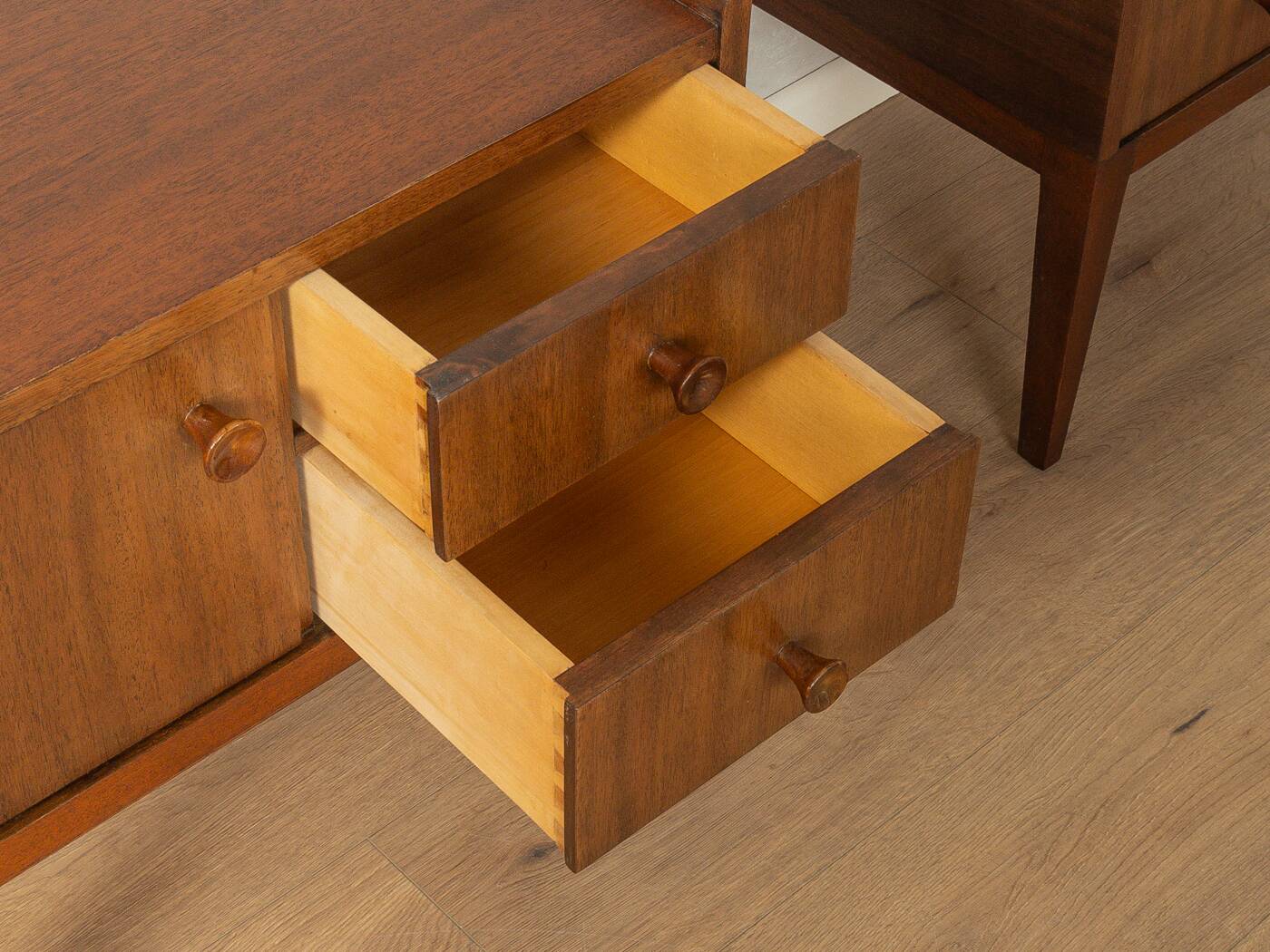 Tables de chevet des années 1920