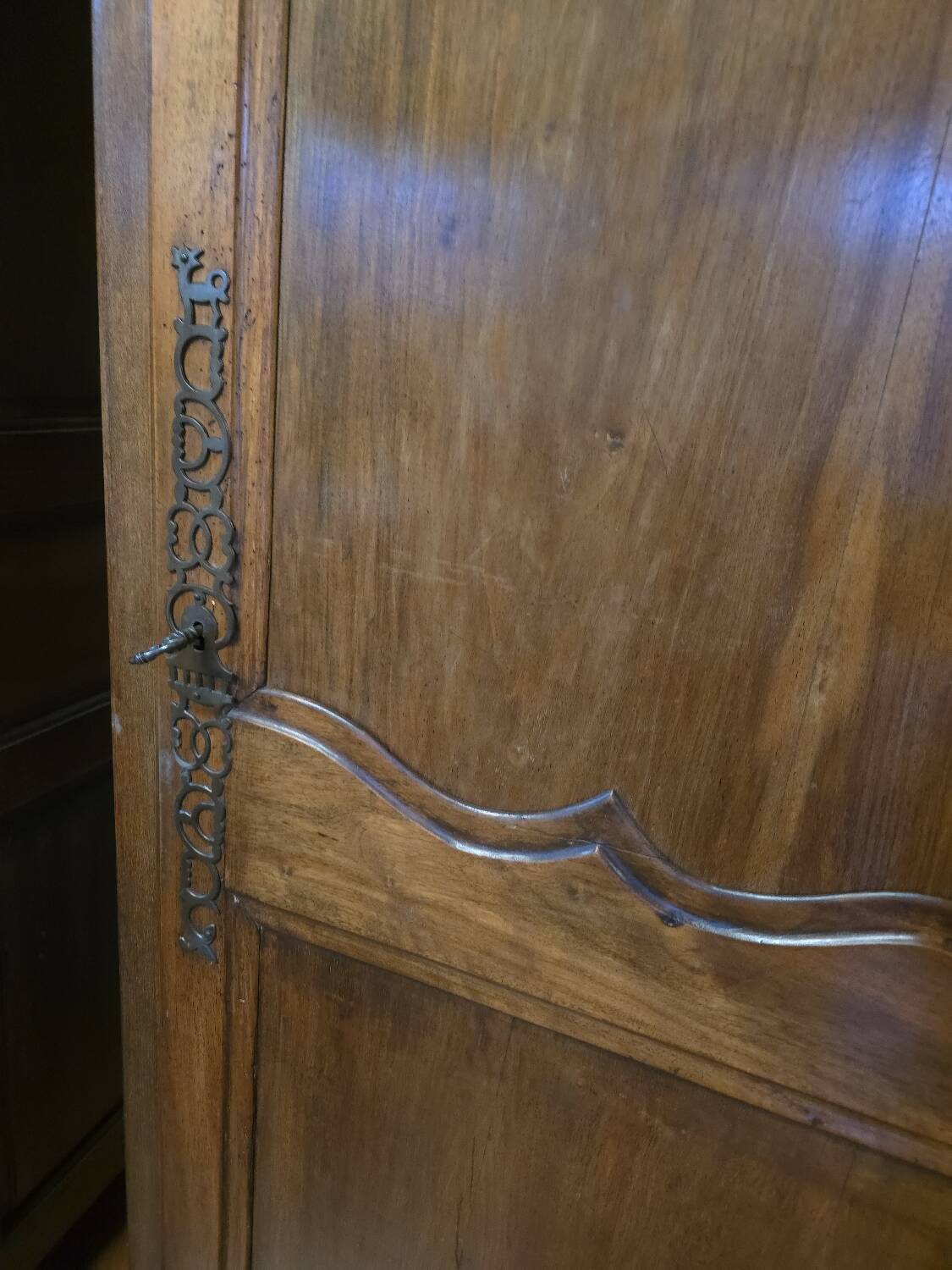 Armoire Bonnetière en noyer