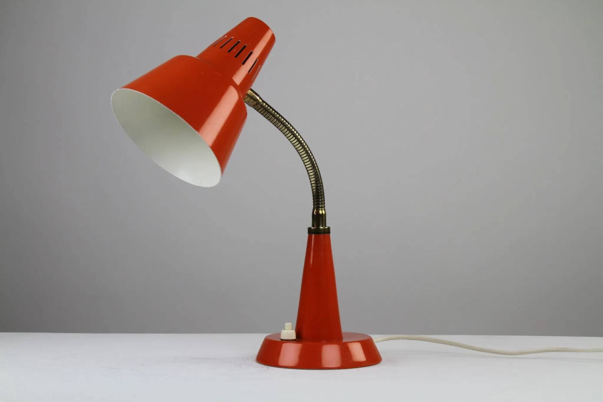 Gemi Model 600/5 Table or Desk Lamp – Swedish Modernism in Burnt Orange