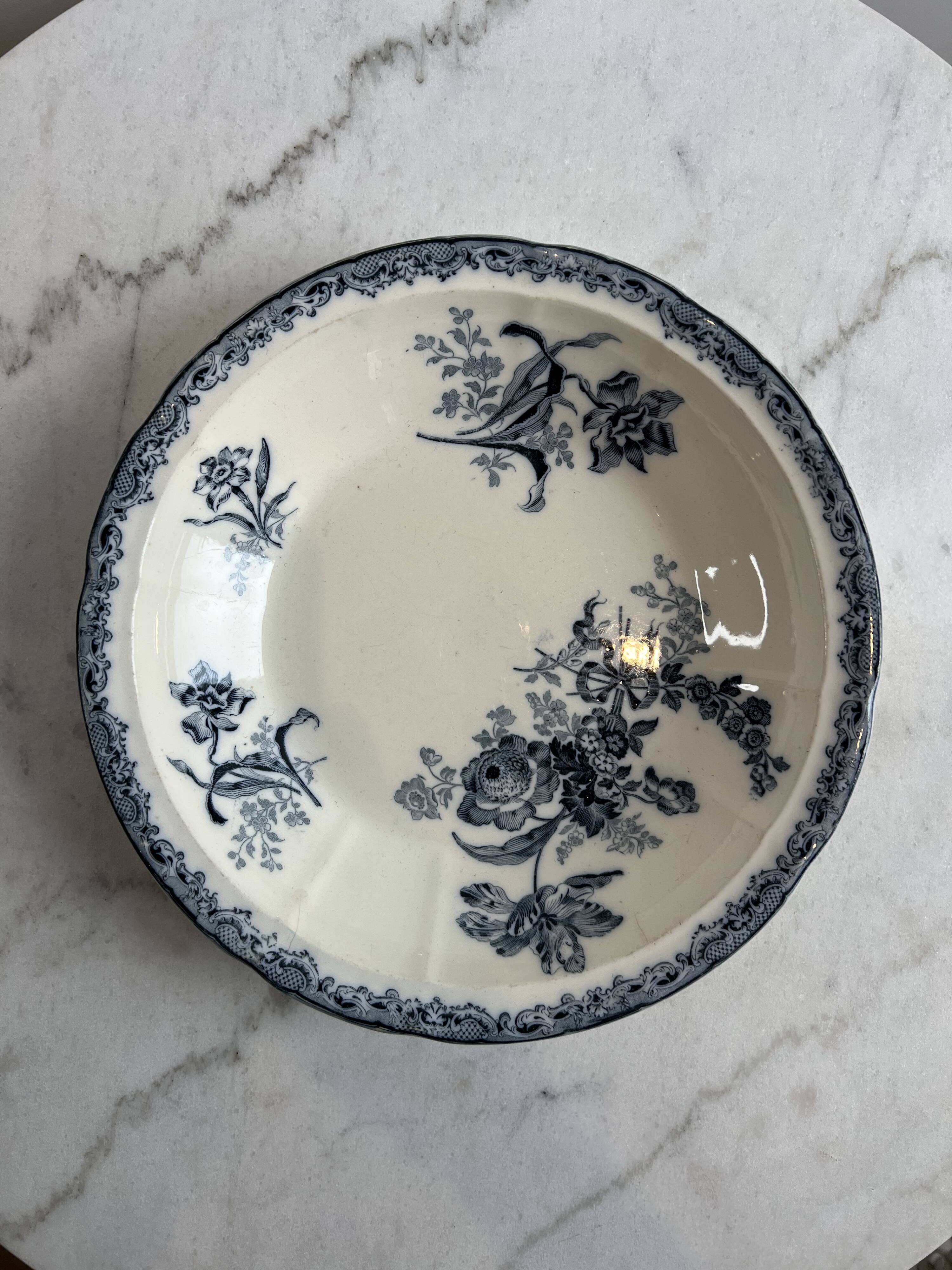 Large presentation dish Sarreguemines Fontanges ironstone
