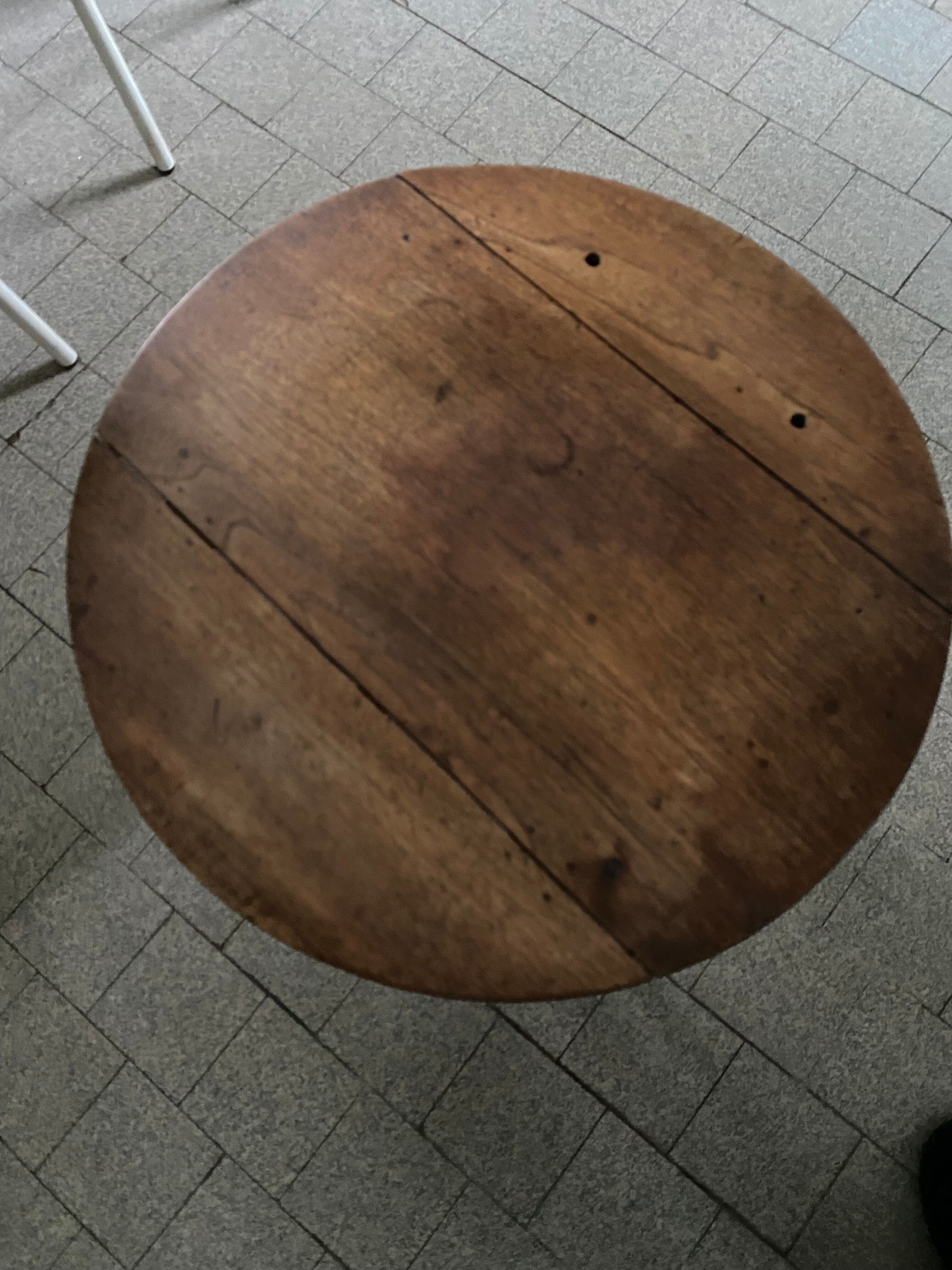 Round wooden folding coffee table