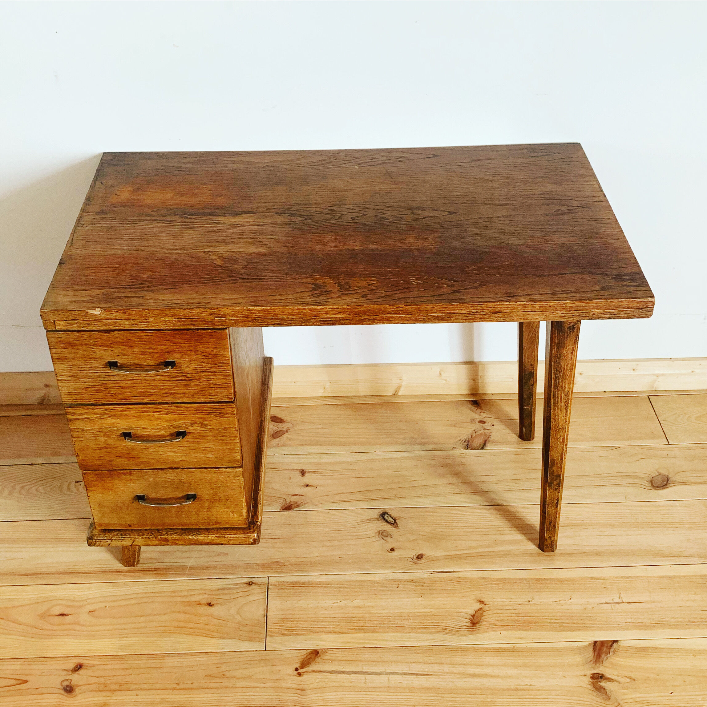 Asymmetrical vintage desk