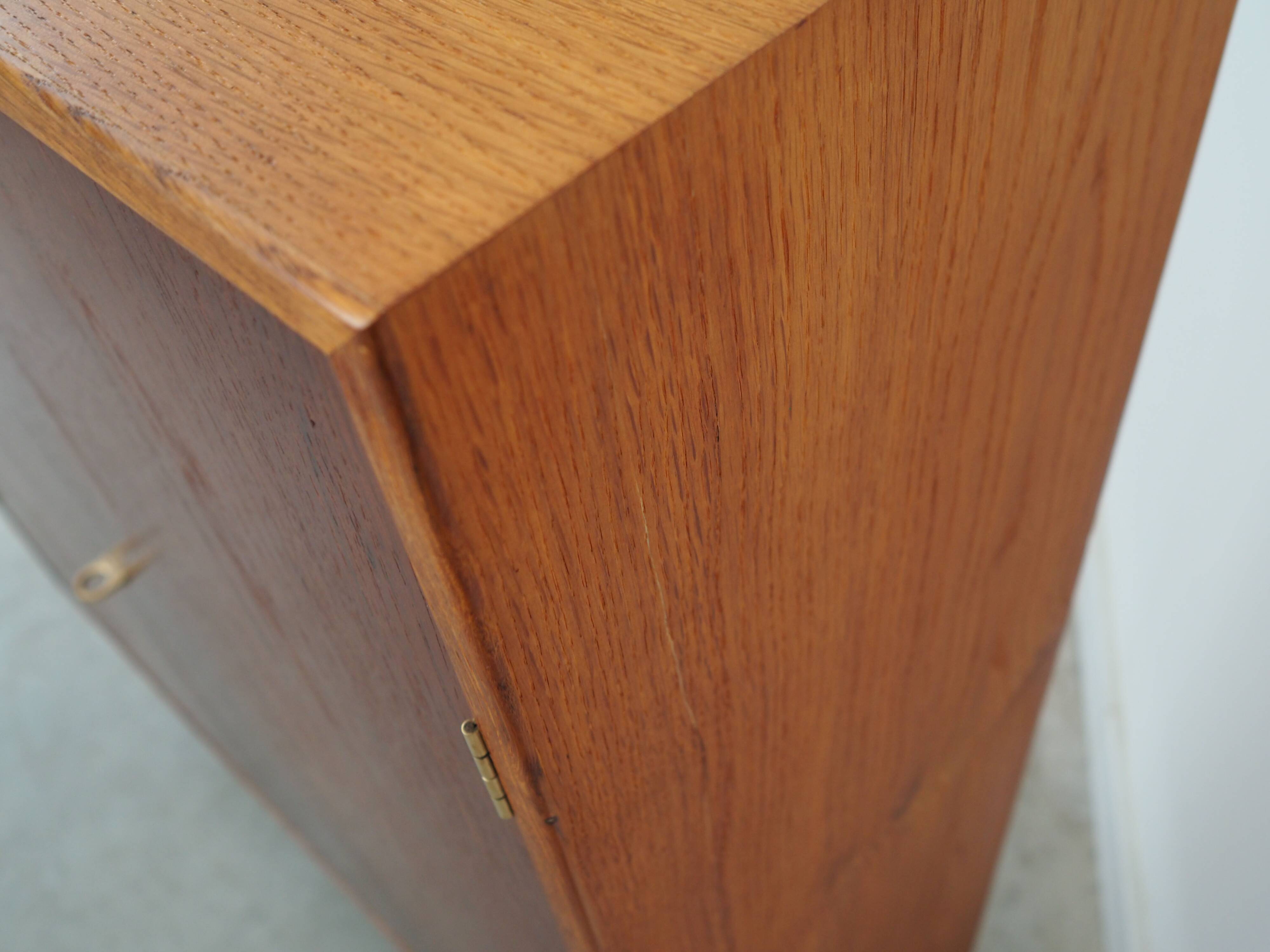Armoire en chêne, design danois, années 1960, designer : Hans J. Wegner, fabricant : Ry Møbler