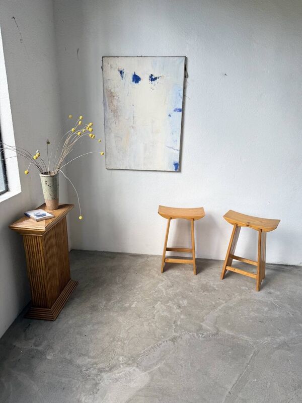 Tabourets scandinaves en pin d’inspiration japonaise
