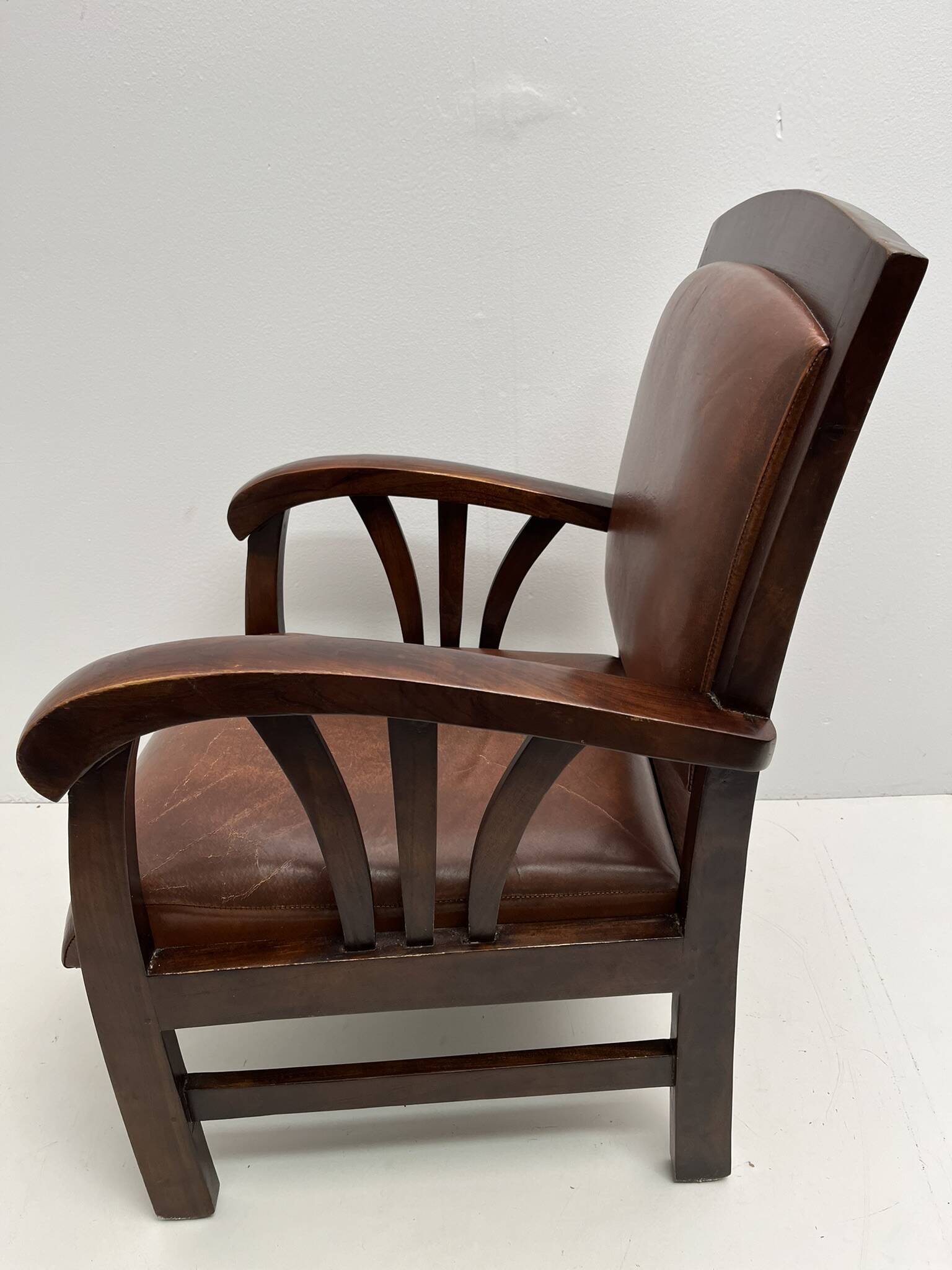 Colonial armchair in teak and leather