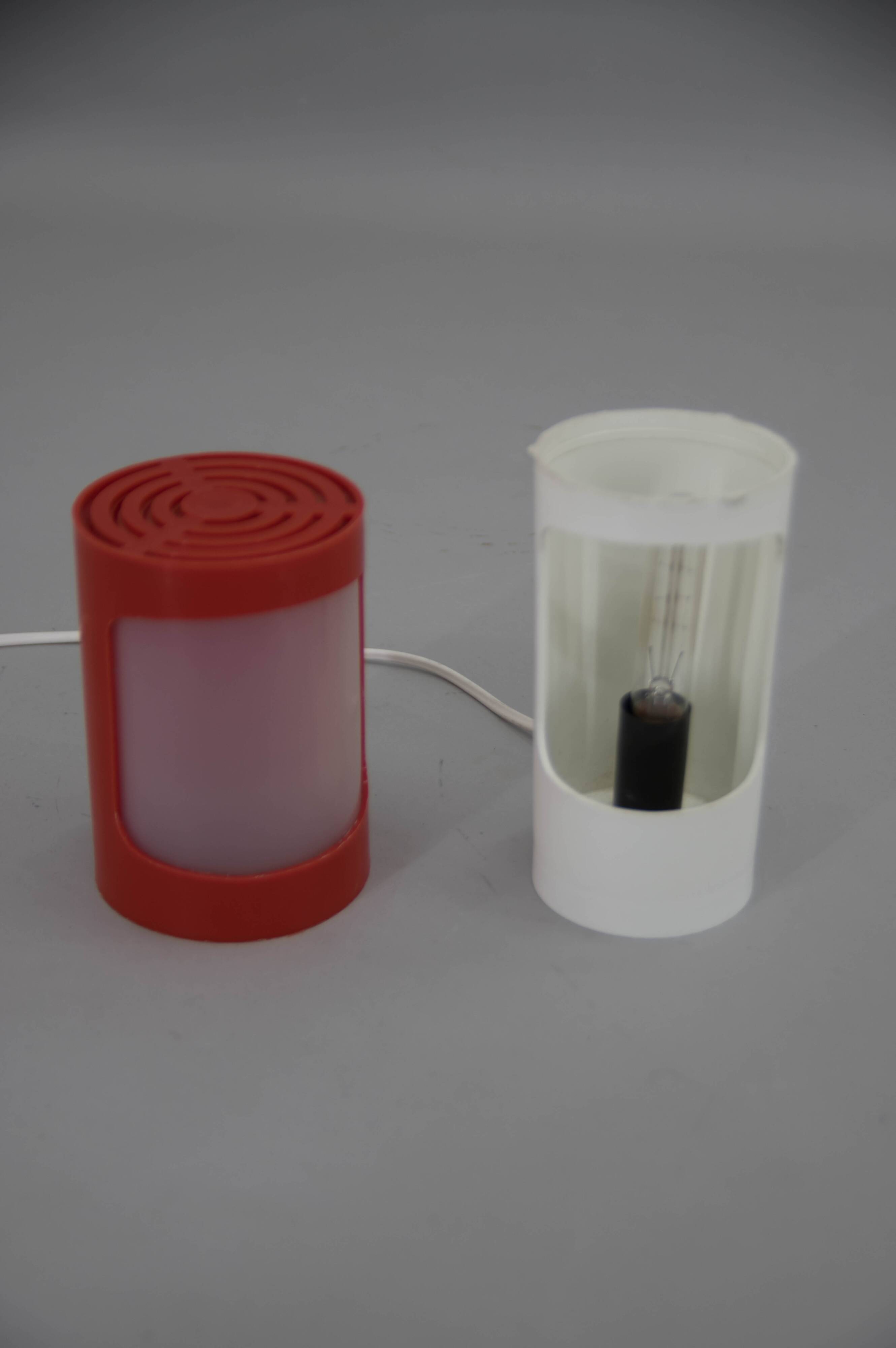 Red and white plastic space age table lamp, 1960s