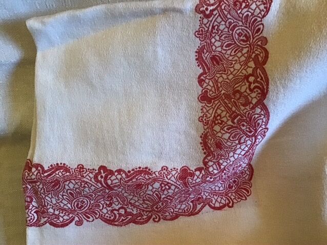 Red and white square sheet 140x140 and 6 towels