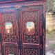 Armoire ancienne peinte à décor de scènes orientales