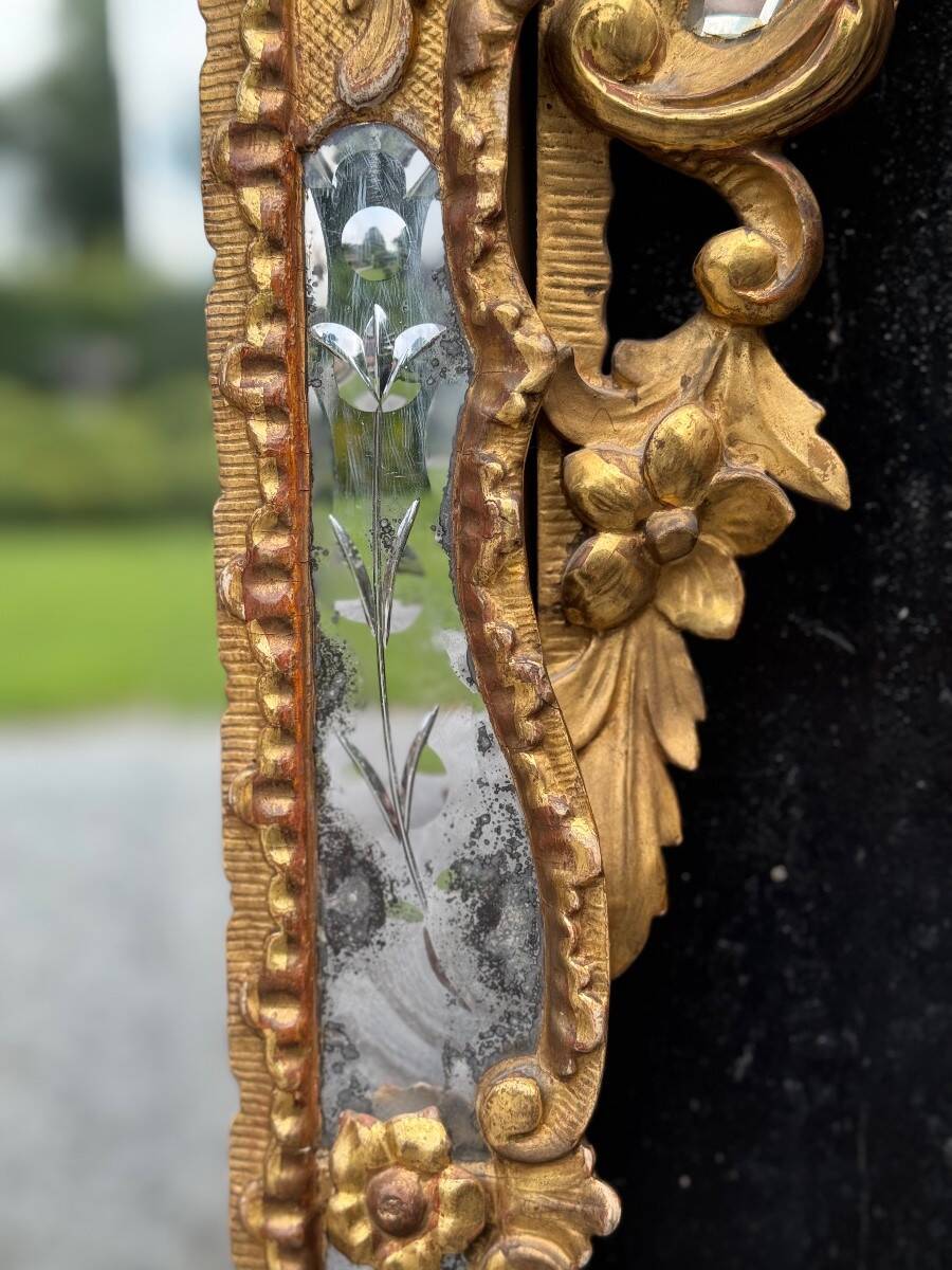 Louis XV style mirror with parecloses in gilded wood, early 19th century, Empire A