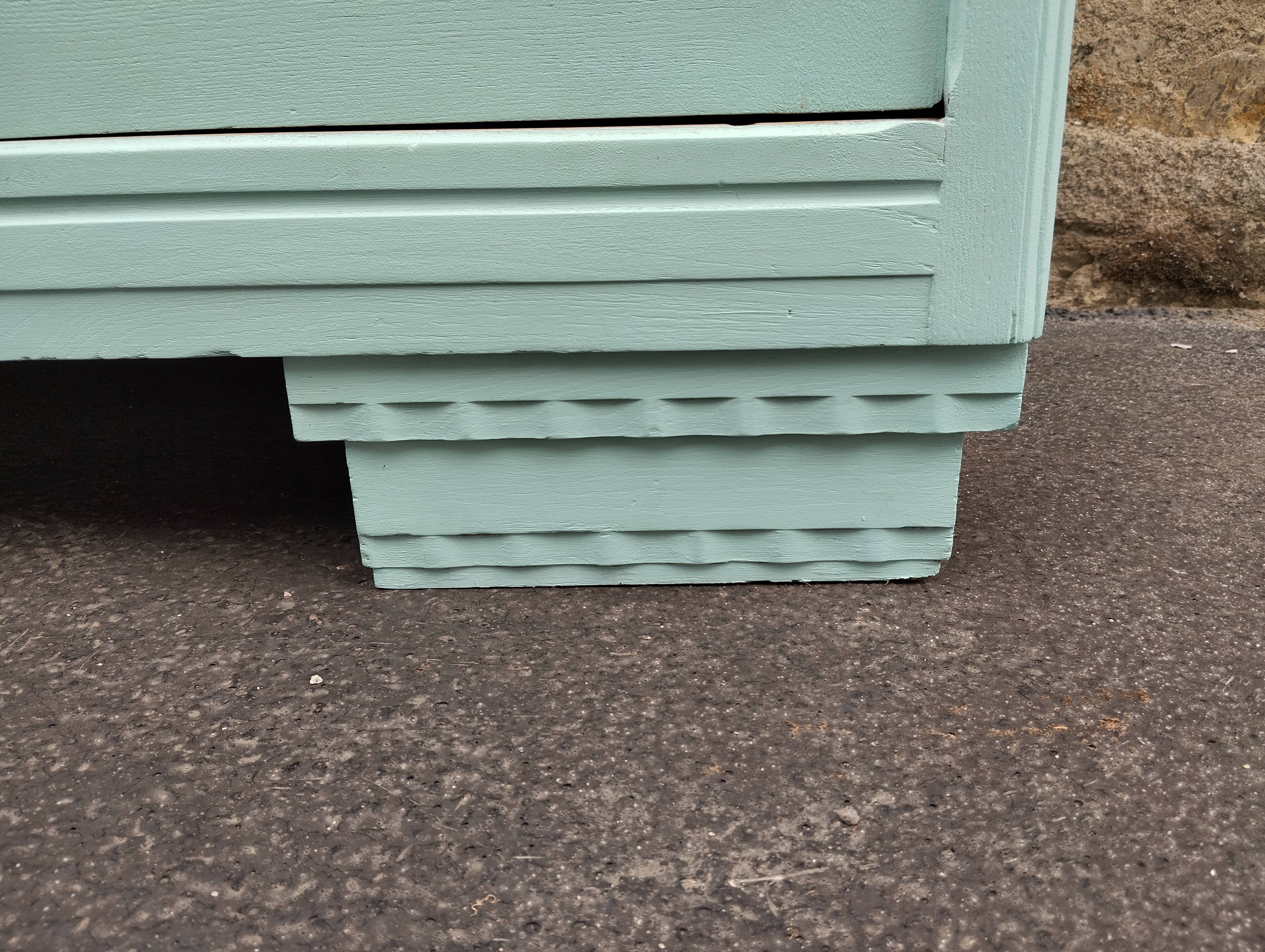 Parisian showcase cabinet year 30